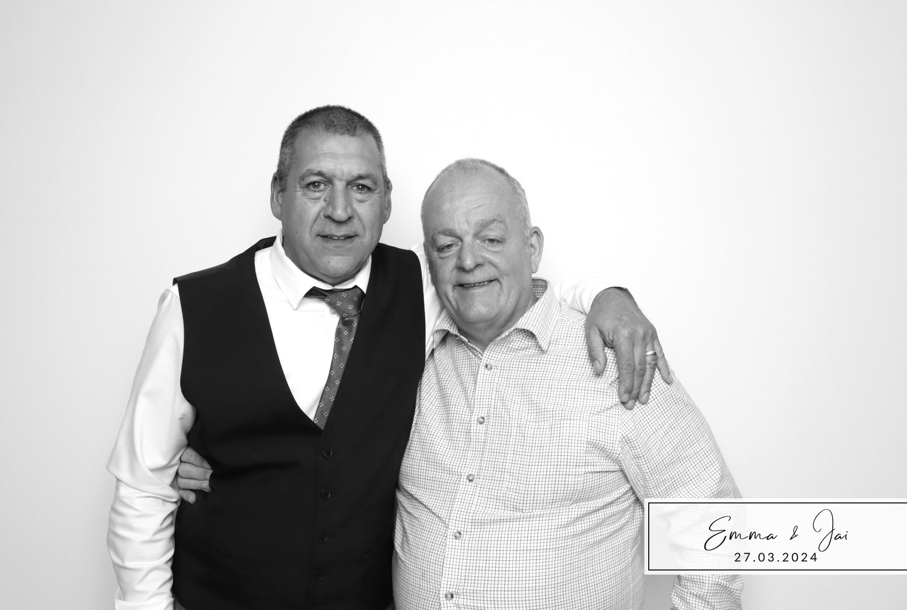 Emma & Jai | View more photos from the event at images.mobile-photo-booth.com/u/MobilePhotoBoothUK/Emma-Jai