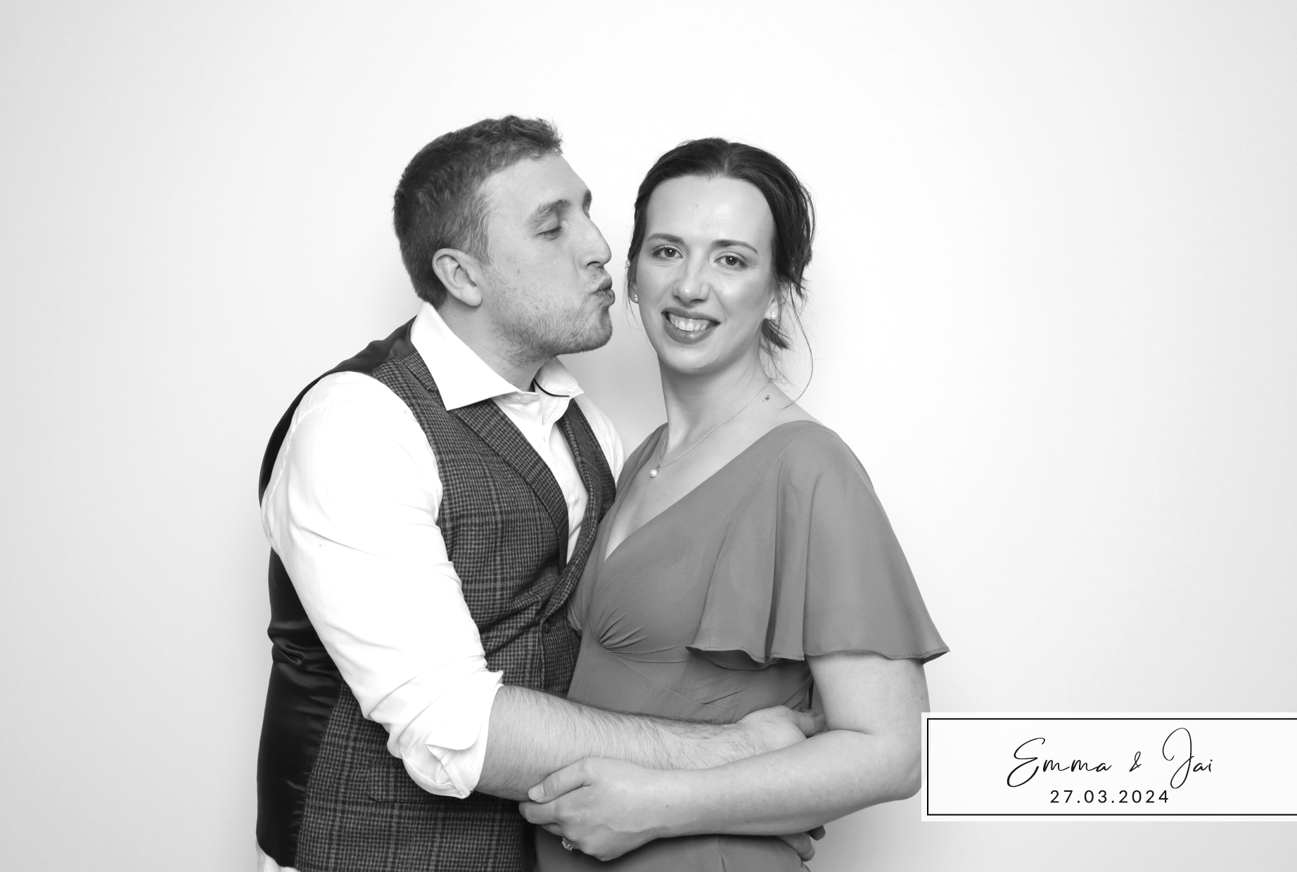 Emma & Jai | View more photos from the event at images.mobile-photo-booth.com/u/MobilePhotoBoothUK/Emma-Jai