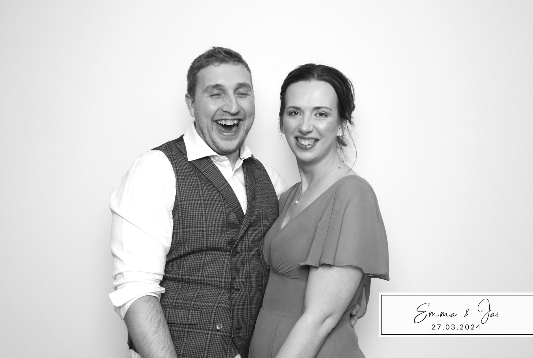 Emma & Jai | View more photos from the event at images.mobile-photo-booth.com/u/MobilePhotoBoothUK/Emma-Jai