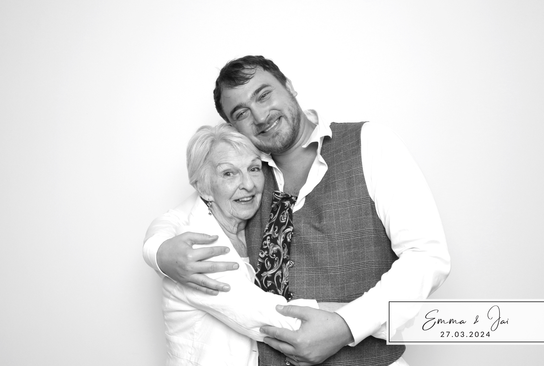 Emma & Jai | View more photos from the event at images.mobile-photo-booth.com/u/MobilePhotoBoothUK/Emma-Jai