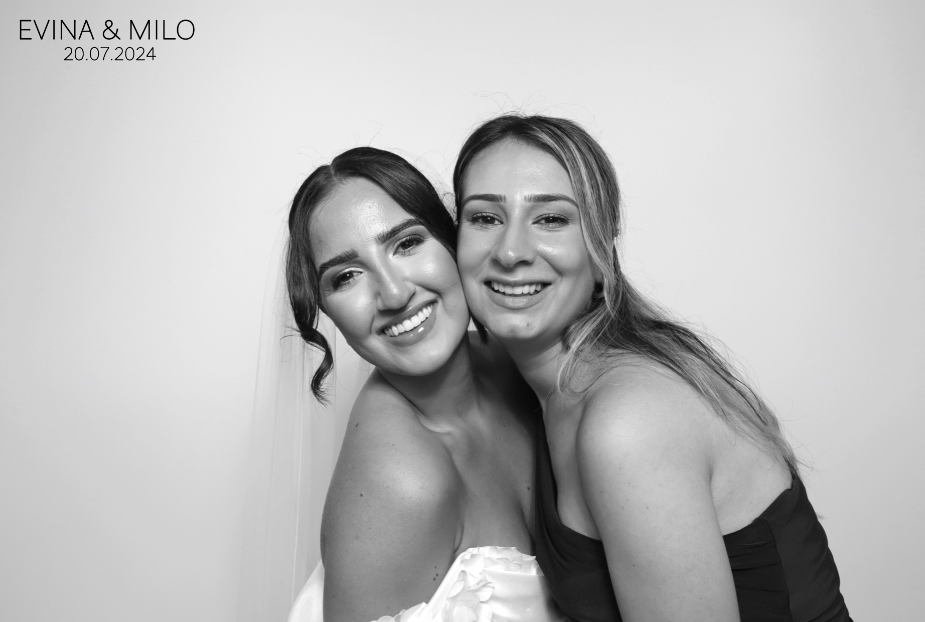 Evina & MIlo | View more photos from the event at images.mobile-photo-booth.com/u/MobilePhotoBoothUK/Evina-MIlo