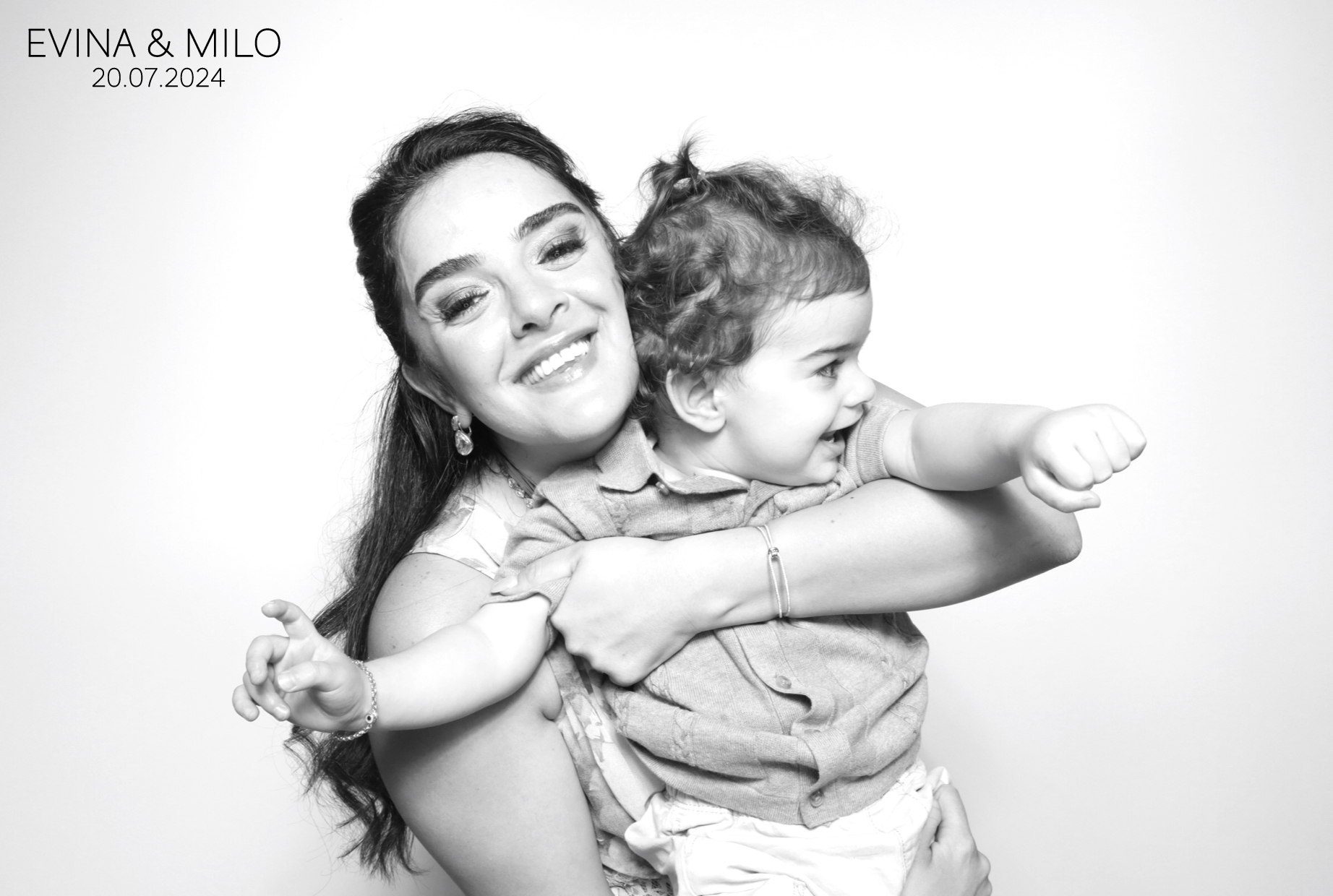Evina & MIlo | View more photos from the event at images.mobile-photo-booth.com/u/MobilePhotoBoothUK/Evina-MIlo