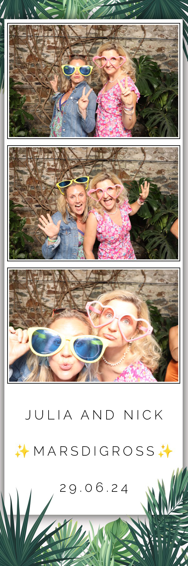 Julia & Nick | View more photos from the event at images.mobile-photo-booth.com/u/MobilePhotoBoothUK/Julia-Nick