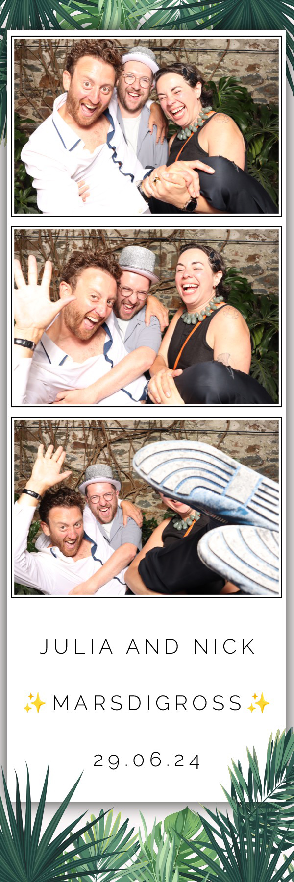 Julia & Nick | View more photos from the event at images.mobile-photo-booth.com/u/MobilePhotoBoothUK/Julia-Nick