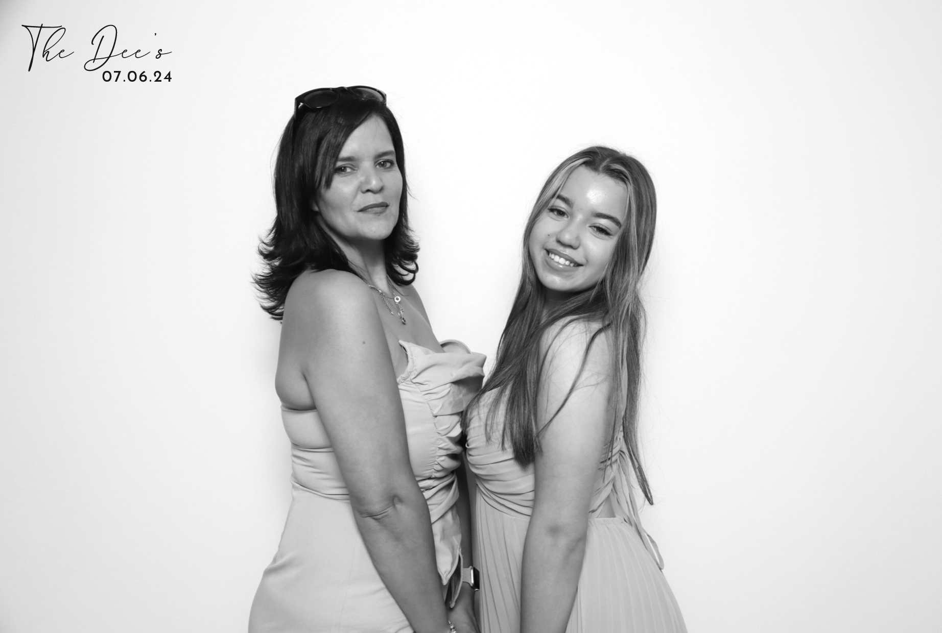 Megan & Scott | View more photos from the event at images.mobile-photo-booth.com/u/MobilePhotoBoothUK/Megan-Scott