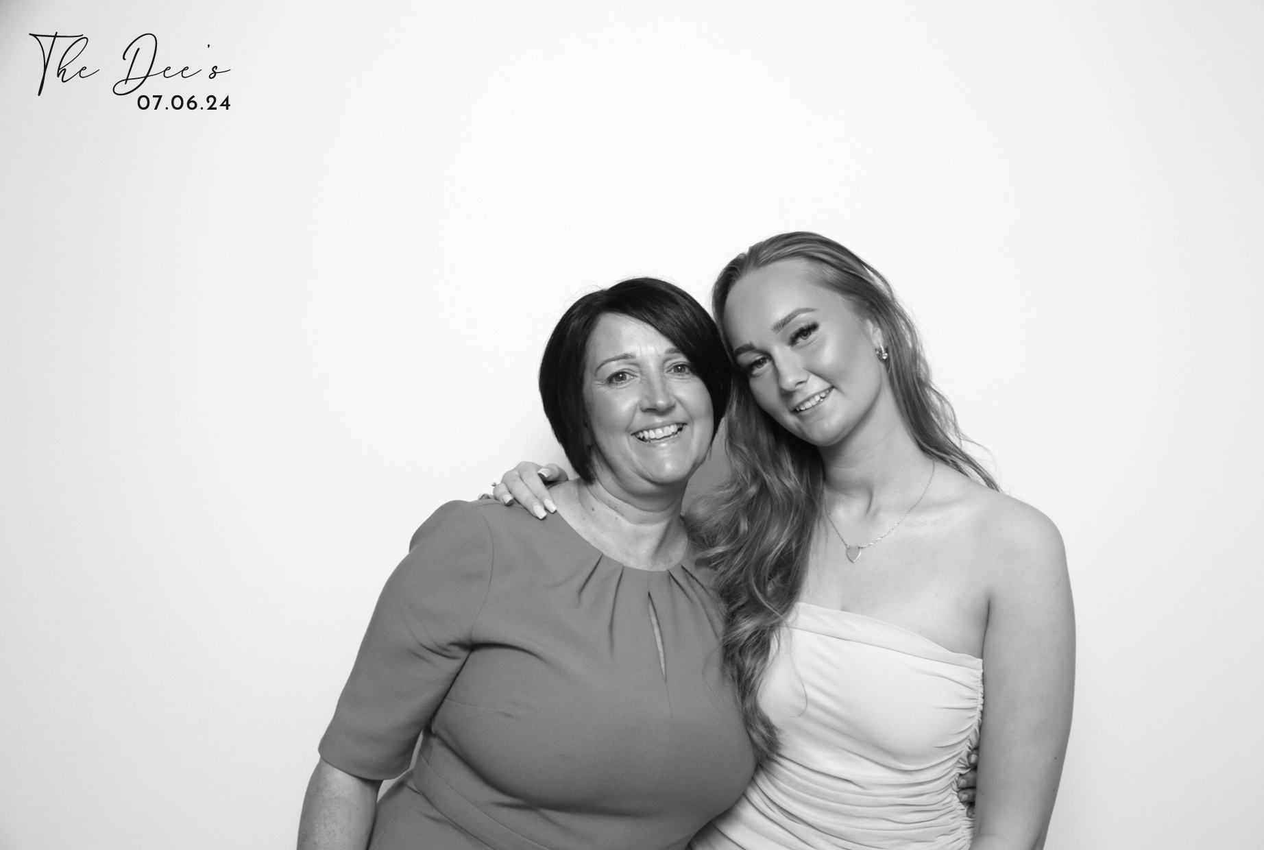 Megan & Scott | View more photos from the event at images.mobile-photo-booth.com/u/MobilePhotoBoothUK/Megan-Scott