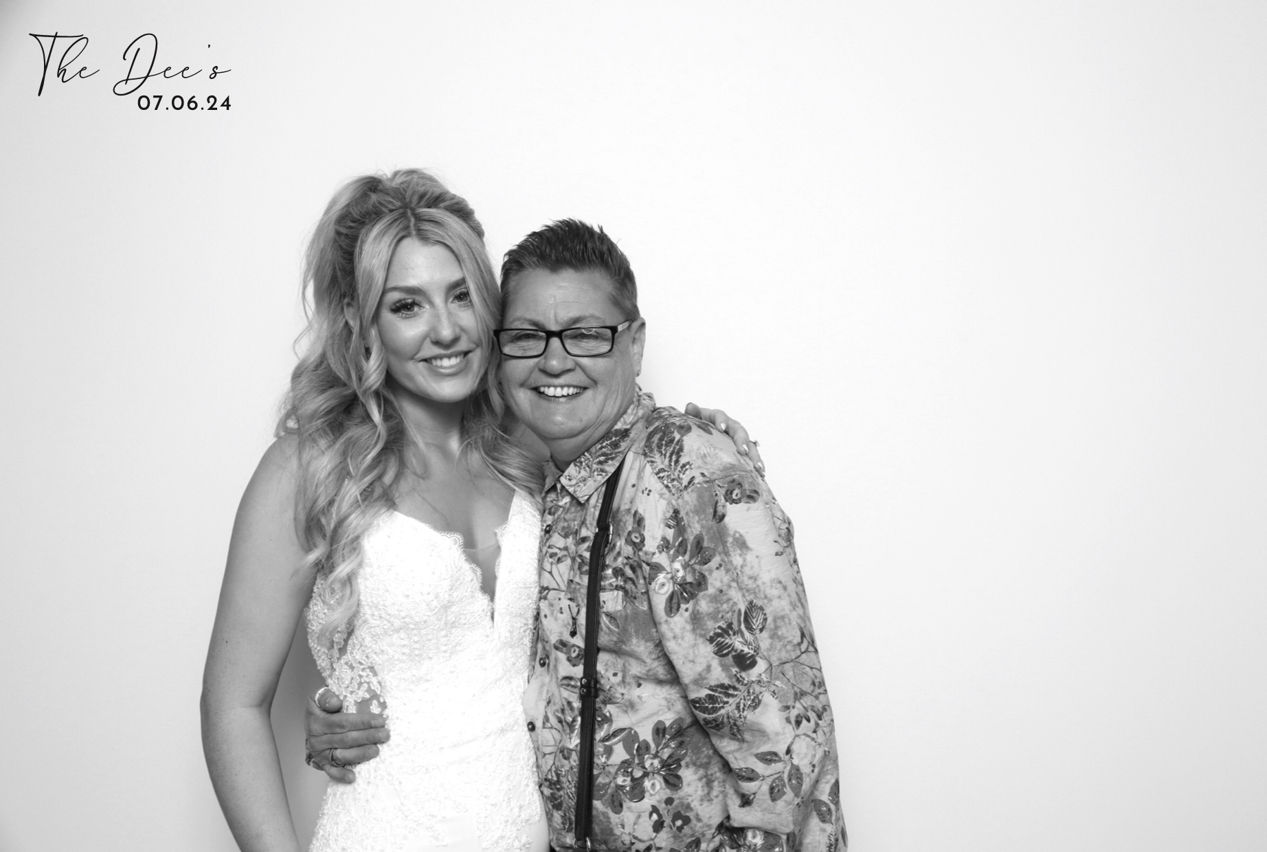 Megan & Scott | View more photos from the event at images.mobile-photo-booth.com/u/MobilePhotoBoothUK/Megan-Scott