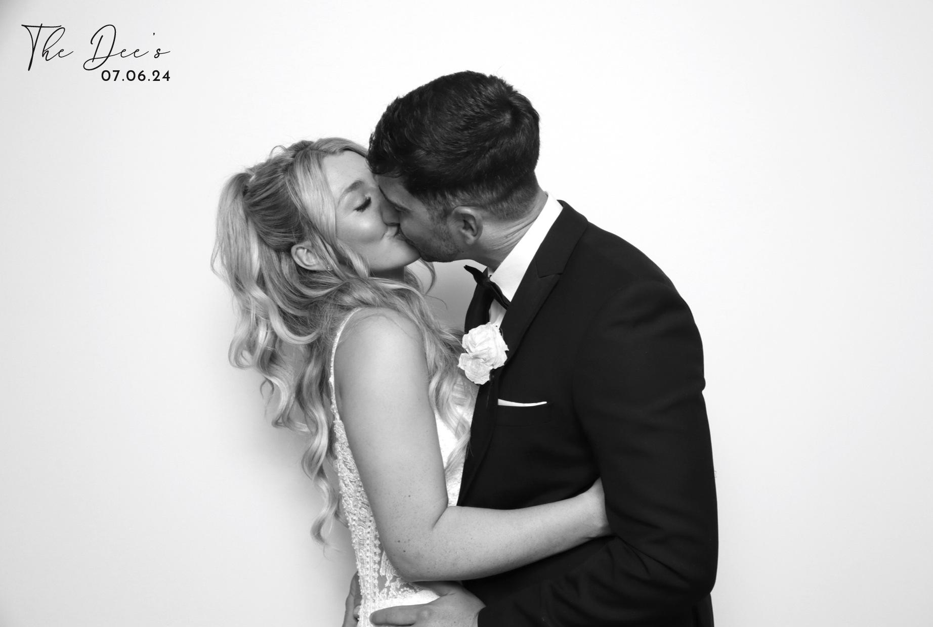 Megan & Scott | View more photos from the event at images.mobile-photo-booth.com/u/MobilePhotoBoothUK/Megan-Scott