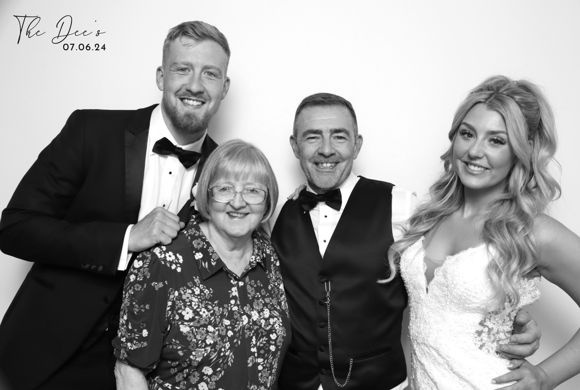 Megan & Scott | View more photos from the event at images.mobile-photo-booth.com/u/MobilePhotoBoothUK/Megan-Scott