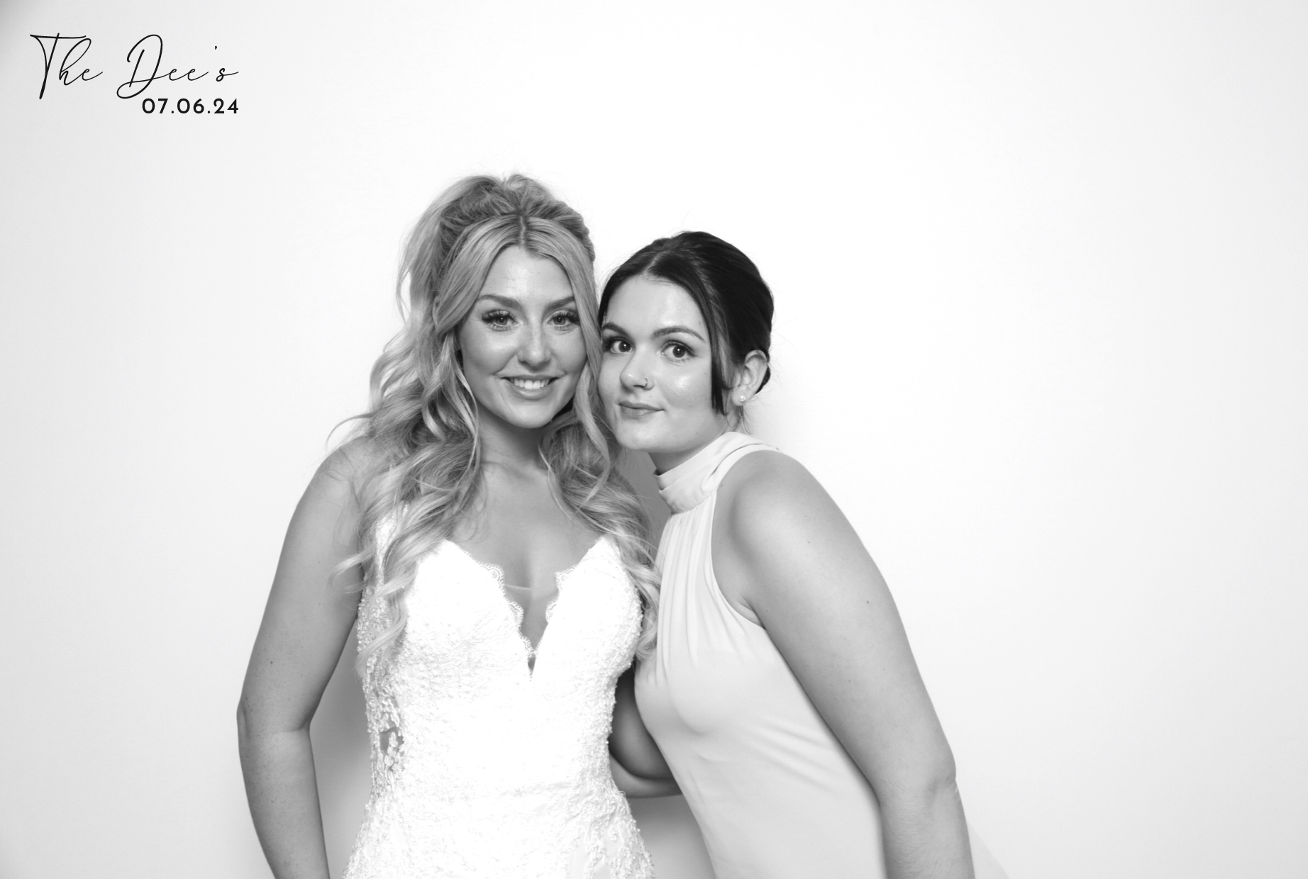Megan & Scott | View more photos from the event at images.mobile-photo-booth.com/u/MobilePhotoBoothUK/Megan-Scott