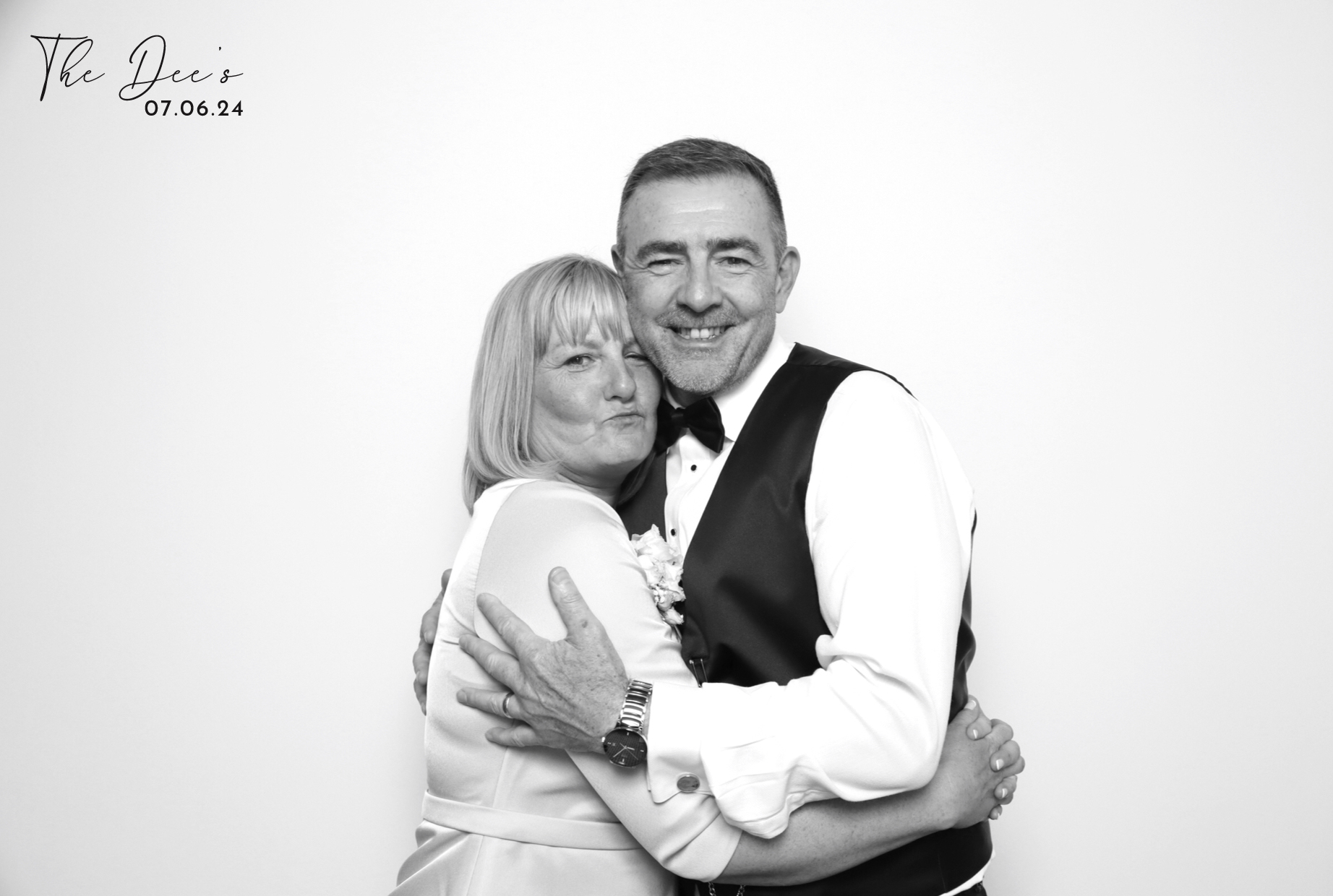 Megan & Scott | View more photos from the event at images.mobile-photo-booth.com/u/MobilePhotoBoothUK/Megan-Scott