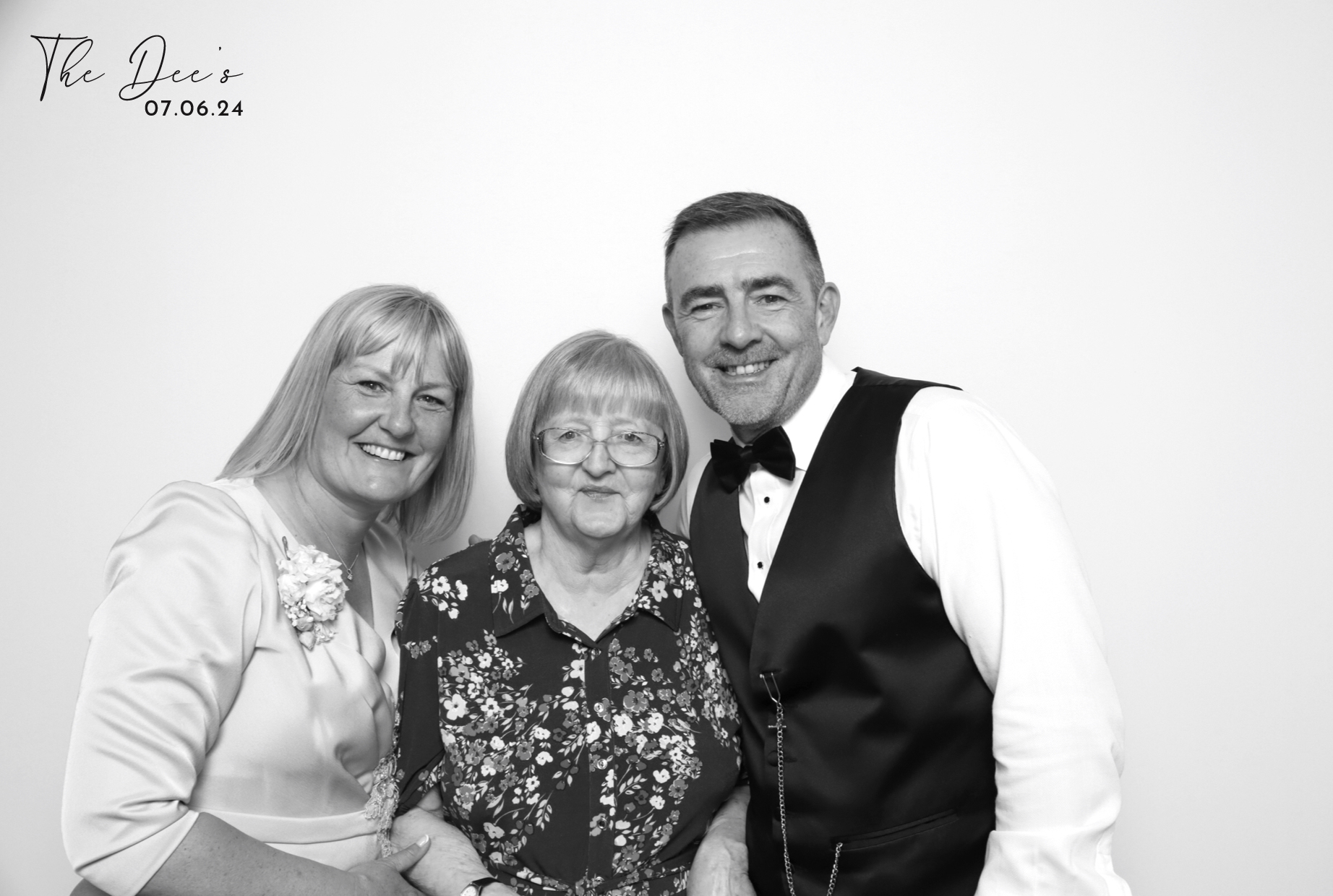 Megan & Scott | View more photos from the event at images.mobile-photo-booth.com/u/MobilePhotoBoothUK/Megan-Scott