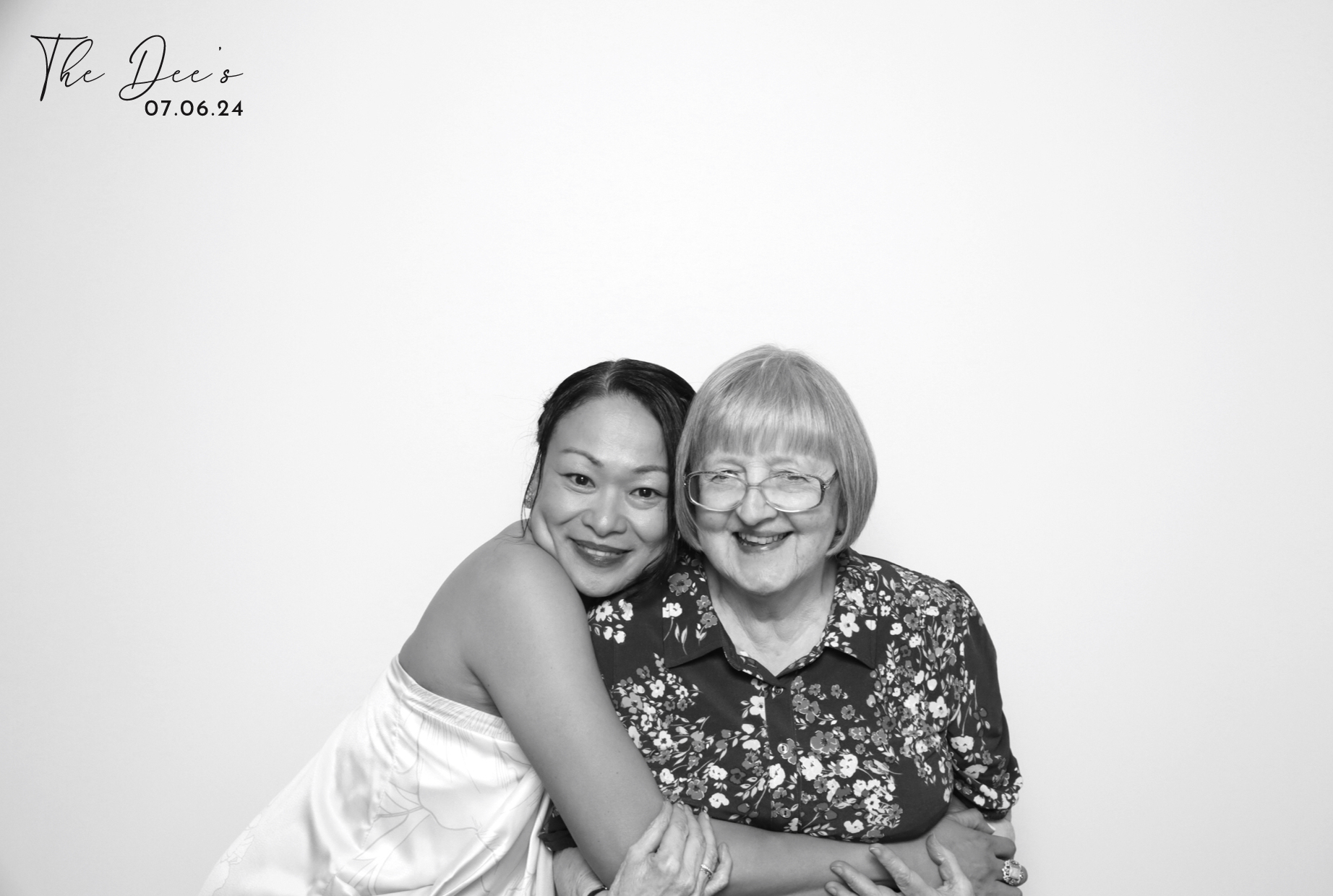Megan & Scott | View more photos from the event at images.mobile-photo-booth.com/u/MobilePhotoBoothUK/Megan-Scott