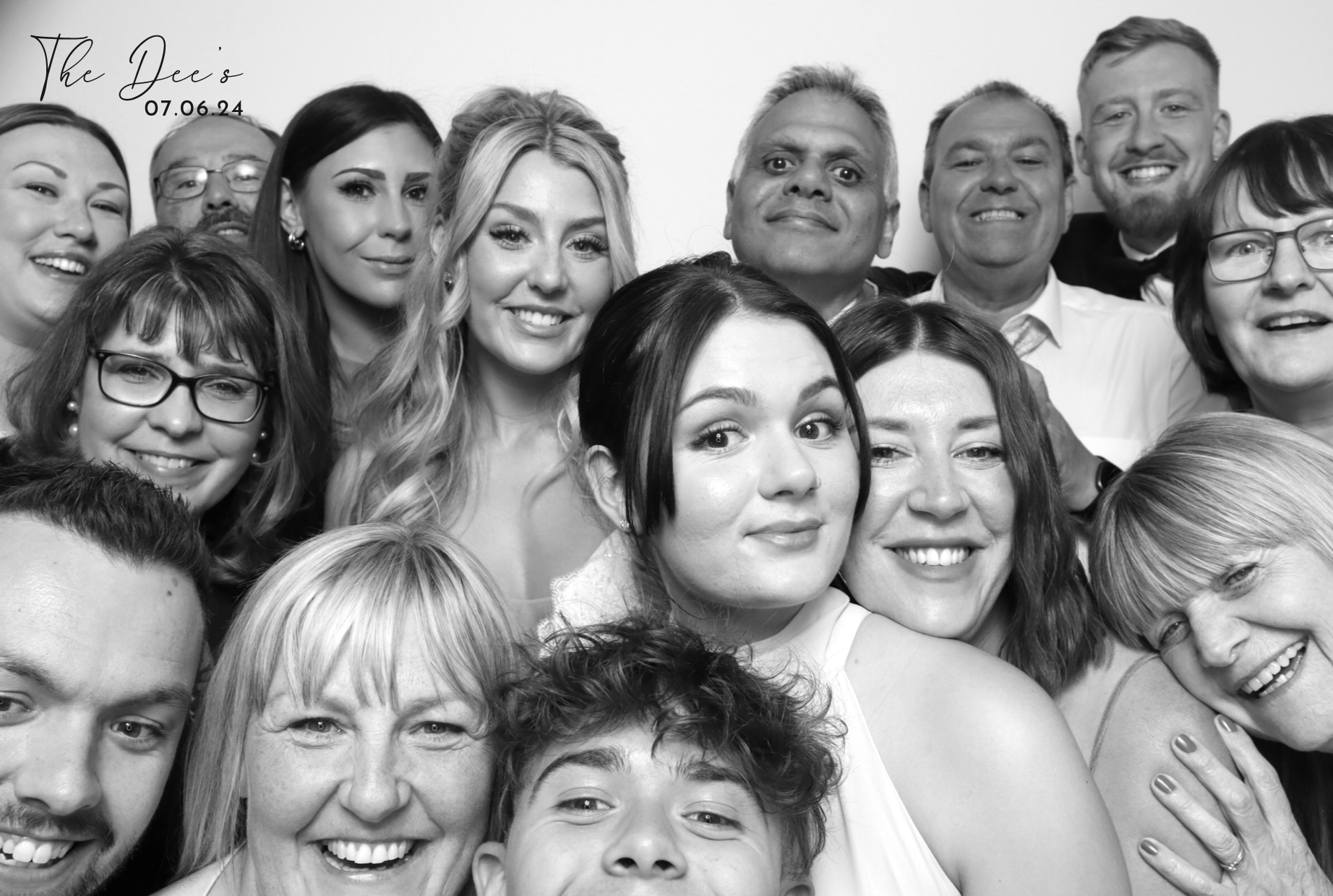 Megan & Scott | View more photos from the event at images.mobile-photo-booth.com/u/MobilePhotoBoothUK/Megan-Scott