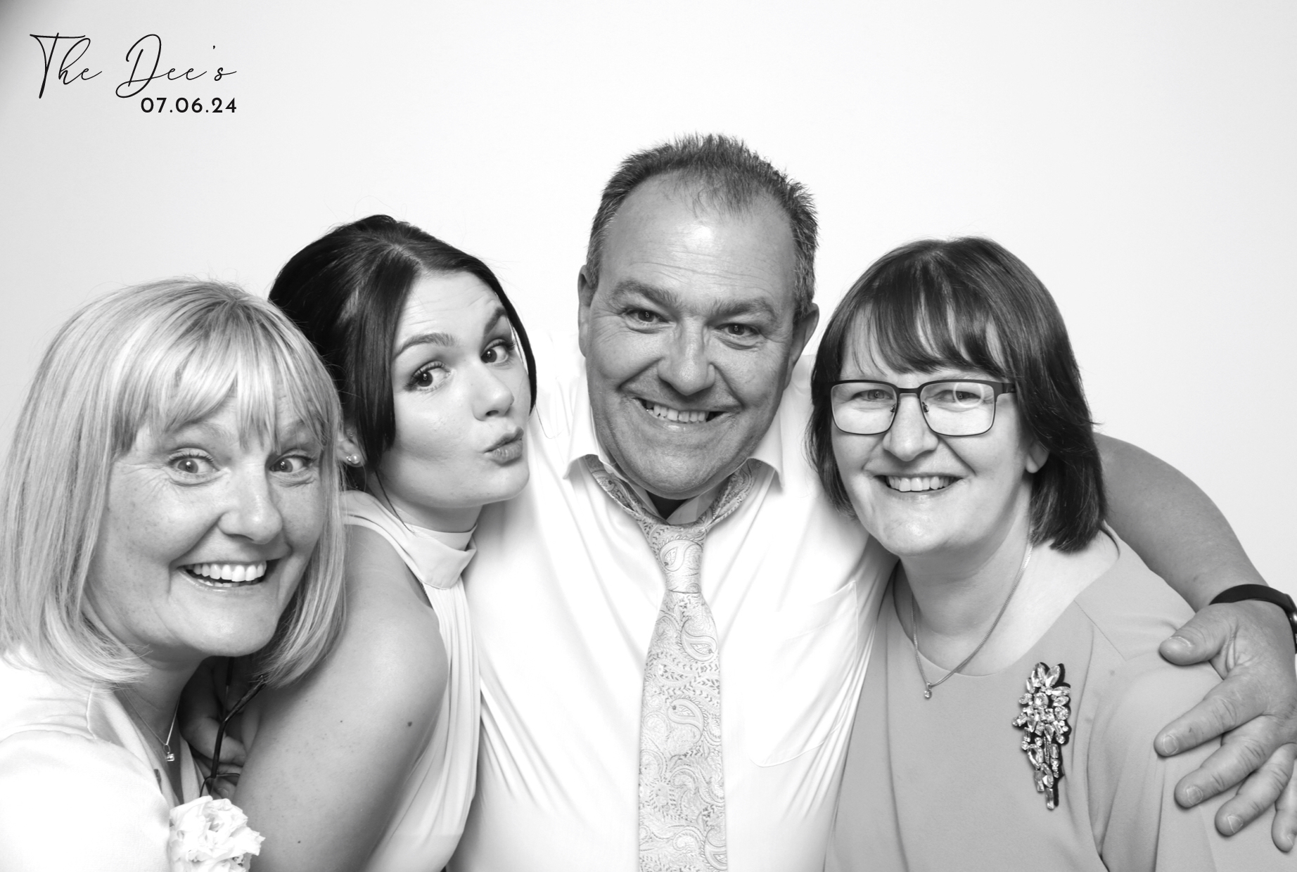Megan & Scott | View more photos from the event at images.mobile-photo-booth.com/u/MobilePhotoBoothUK/Megan-Scott