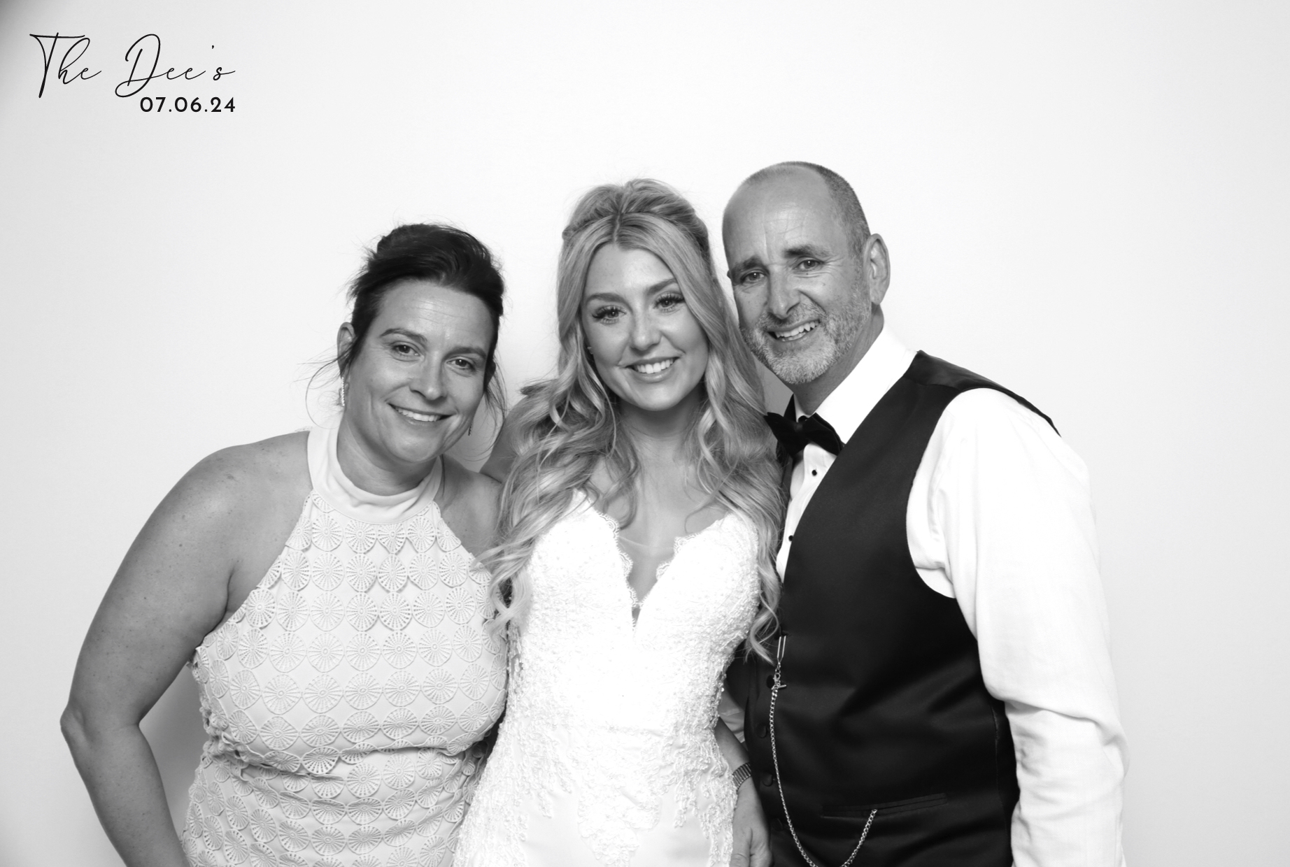 Megan & Scott | View more photos from the event at images.mobile-photo-booth.com/u/MobilePhotoBoothUK/Megan-Scott