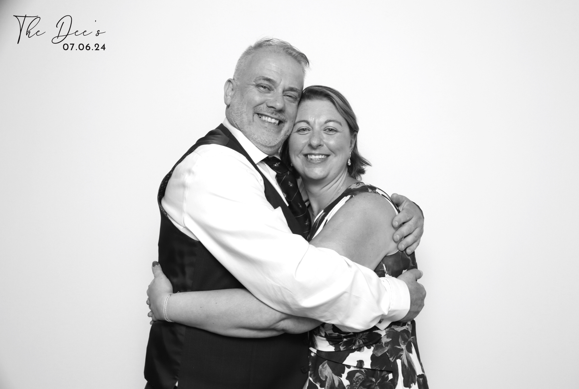 Megan & Scott | View more photos from the event at images.mobile-photo-booth.com/u/MobilePhotoBoothUK/Megan-Scott