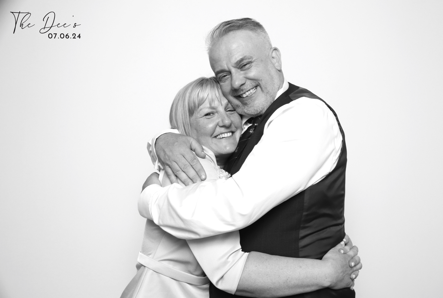 Megan & Scott | View more photos from the event at images.mobile-photo-booth.com/u/MobilePhotoBoothUK/Megan-Scott