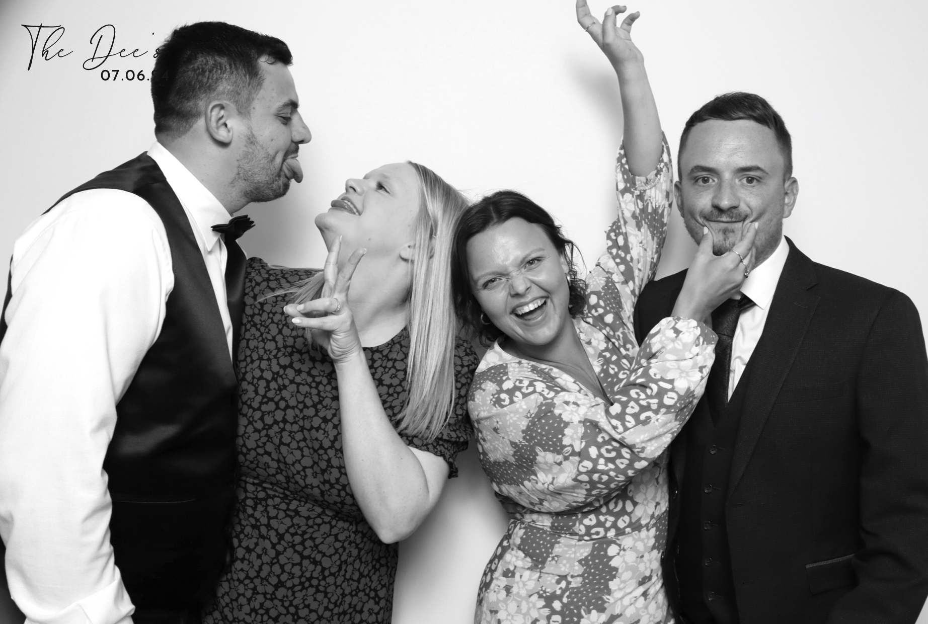 Megan & Scott | View more photos from the event at images.mobile-photo-booth.com/u/MobilePhotoBoothUK/Megan-Scott
