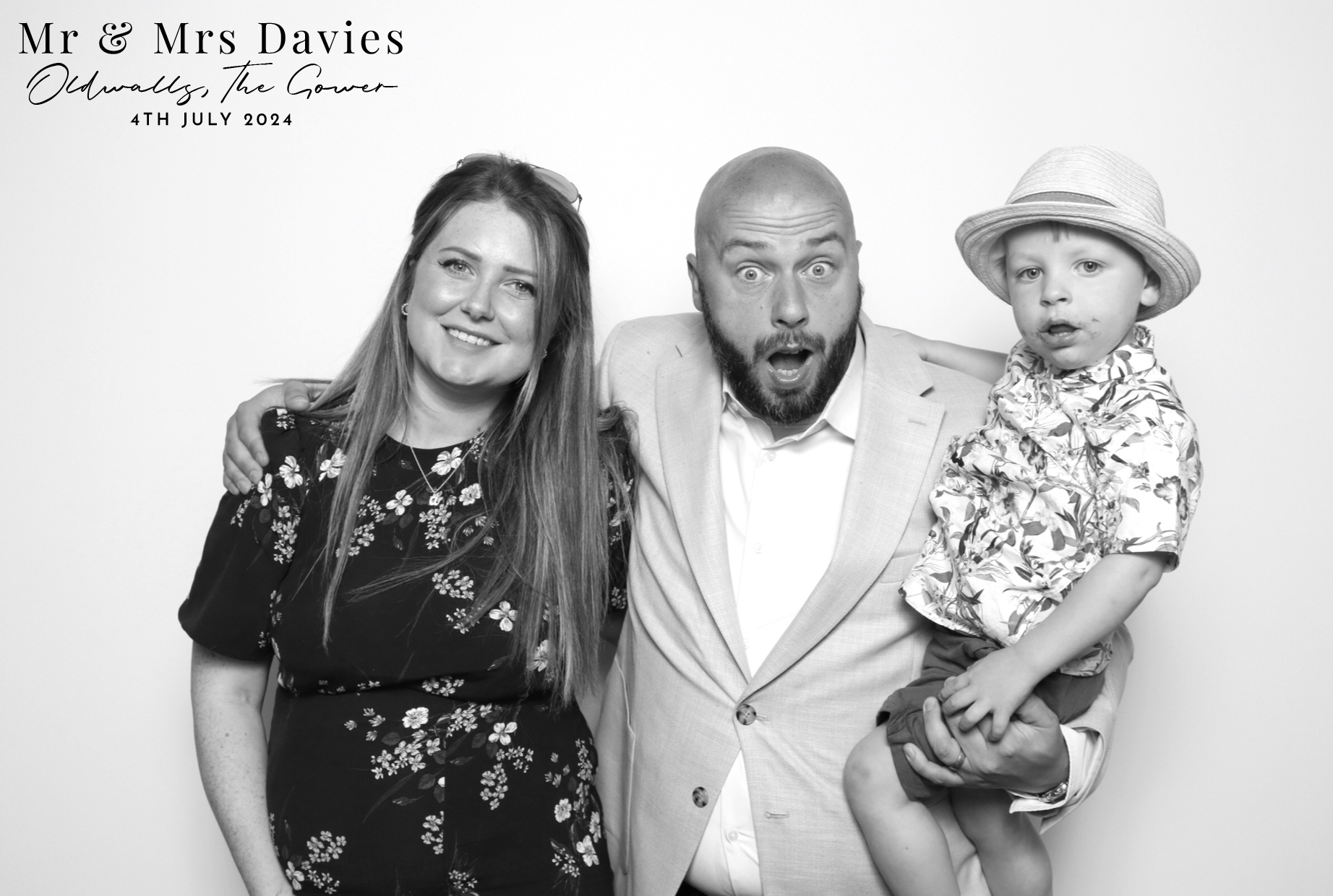 Mr & Mrs Davies | View more photos from the event at images.mobile-photo-booth.com/u/MobilePhotoBoothUK/Mr-Mrs-Davies