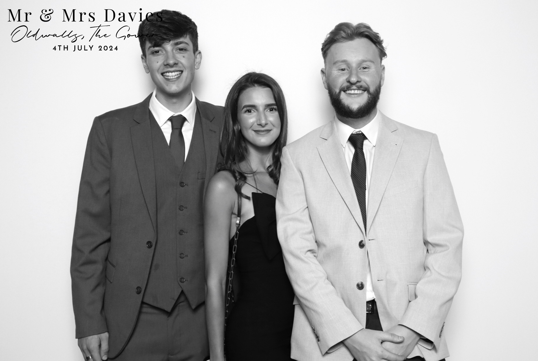 Mr & Mrs Davies | View more photos from the event at images.mobile-photo-booth.com/u/MobilePhotoBoothUK/Mr-Mrs-Davies