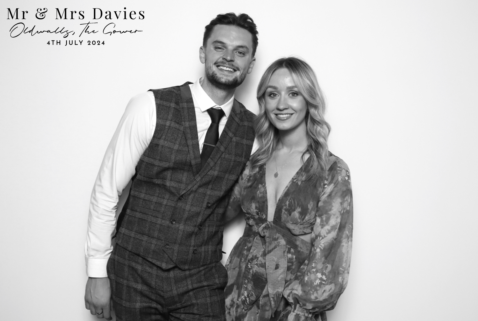 Mr & Mrs Davies | View more photos from the event at images.mobile-photo-booth.com/u/MobilePhotoBoothUK/Mr-Mrs-Davies