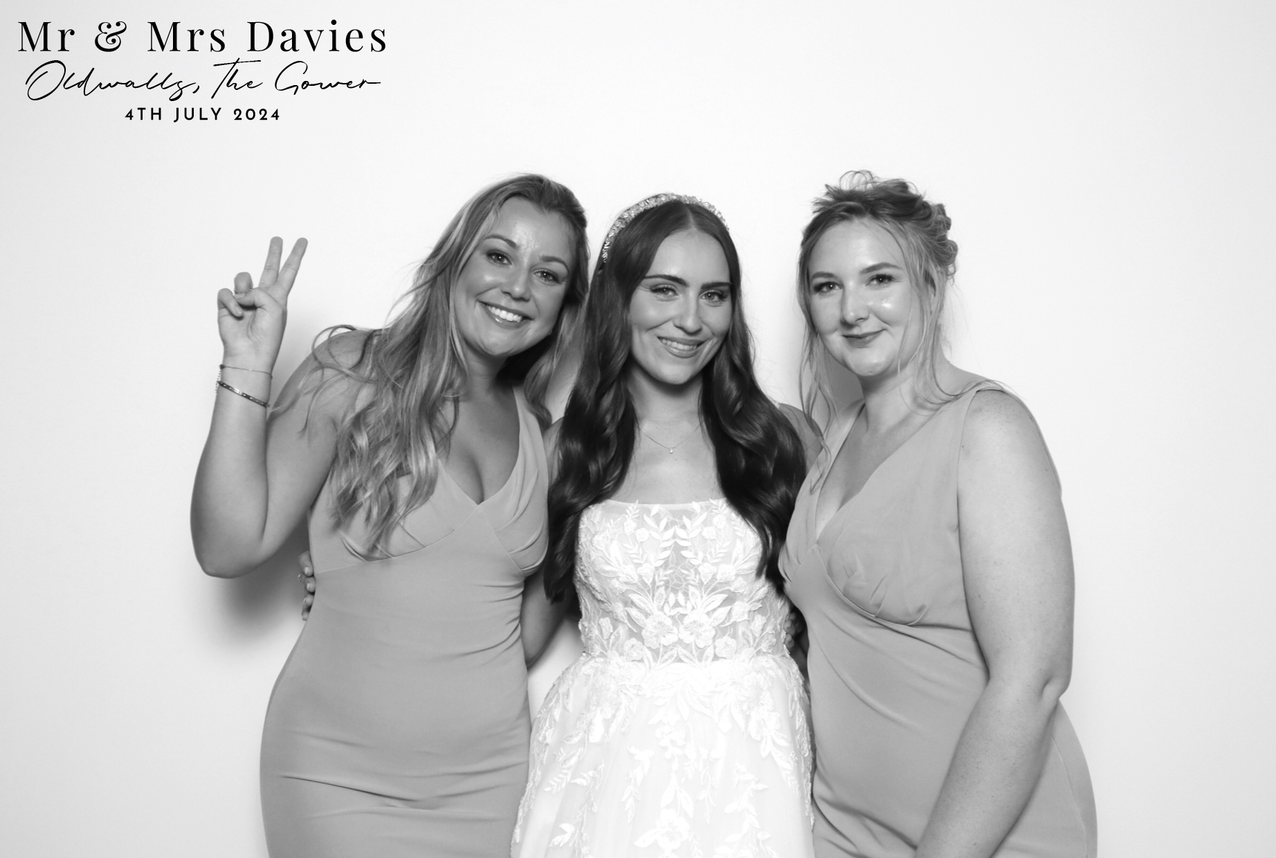 Mr & Mrs Davies | View more photos from the event at images.mobile-photo-booth.com/u/MobilePhotoBoothUK/Mr-Mrs-Davies