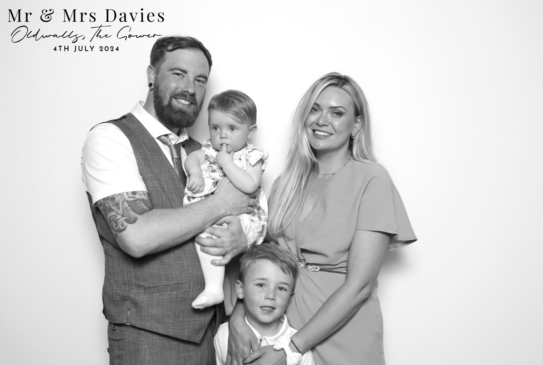 Mr & Mrs Davies | View more photos from the event at images.mobile-photo-booth.com/u/MobilePhotoBoothUK/Mr-Mrs-Davies