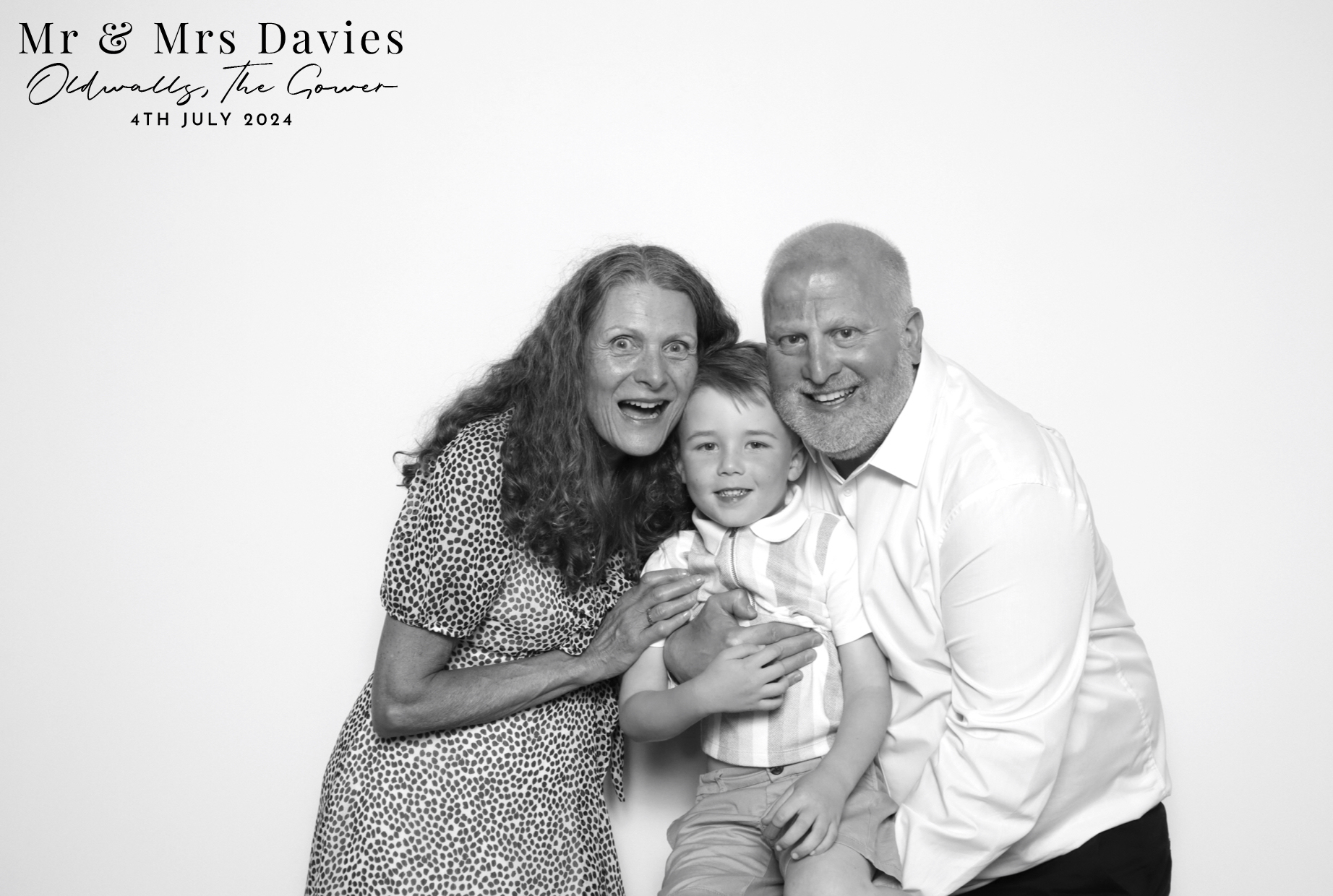 Mr & Mrs Davies | View more photos from the event at images.mobile-photo-booth.com/u/MobilePhotoBoothUK/Mr-Mrs-Davies