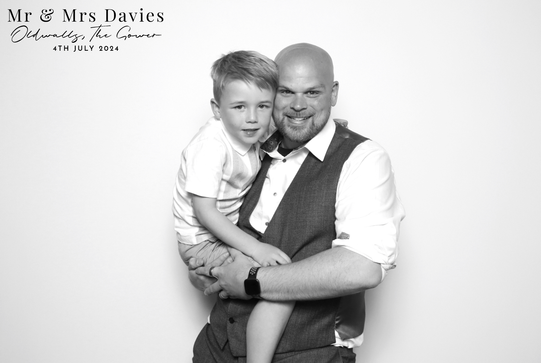 Mr & Mrs Davies | View more photos from the event at images.mobile-photo-booth.com/u/MobilePhotoBoothUK/Mr-Mrs-Davies