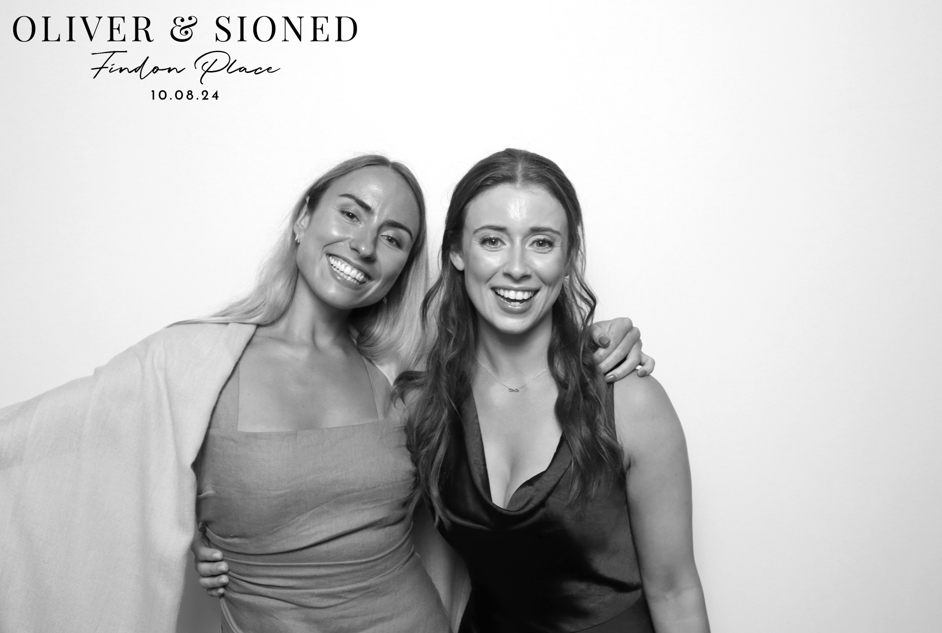 Oliver & Sioned | View more photos from the event at images.mobile-photo-booth.com/u/MobilePhotoBoothUK/Oliver-Sioned