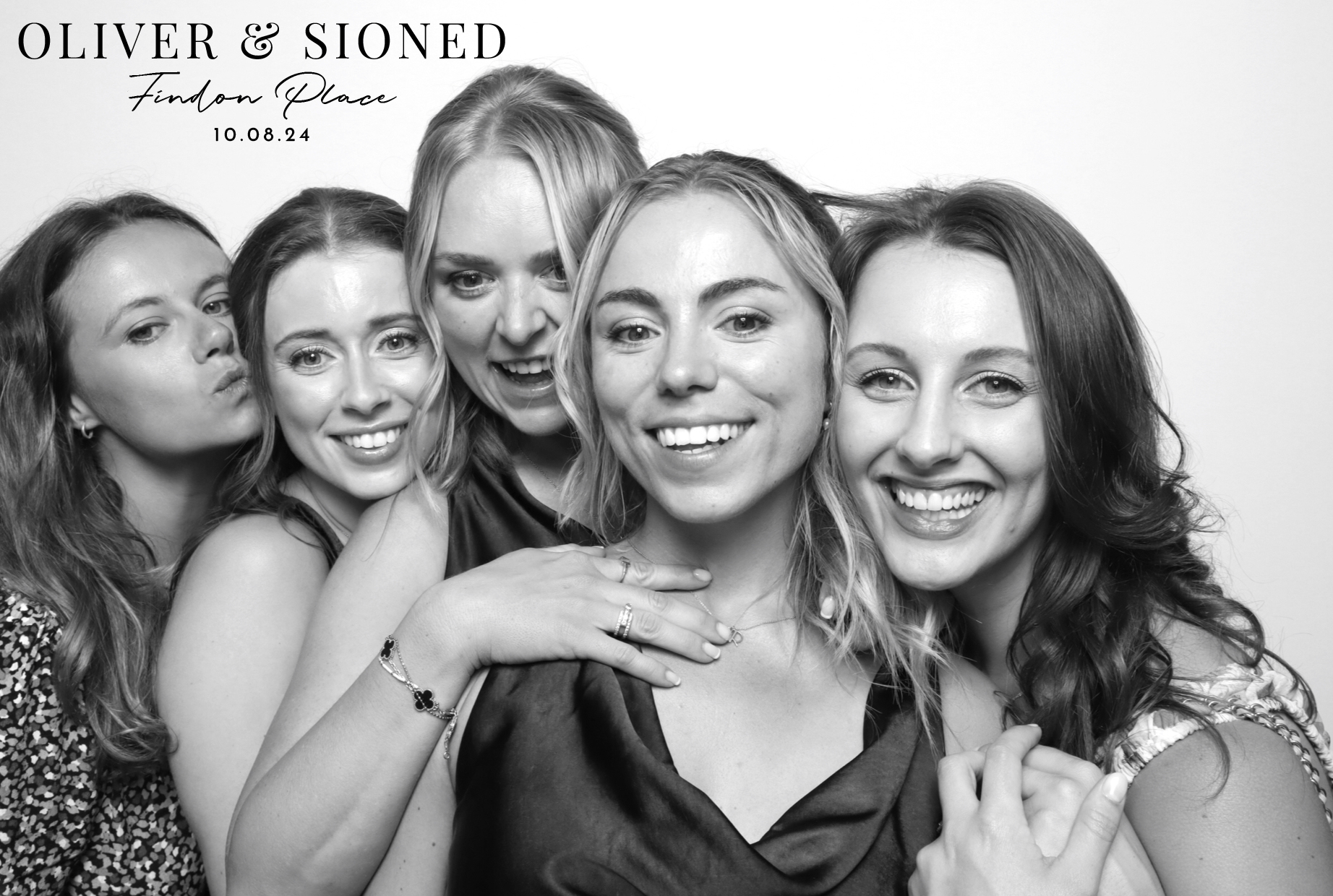 Oliver & Sioned | View more photos from the event at images.mobile-photo-booth.com/u/MobilePhotoBoothUK/Oliver-Sioned