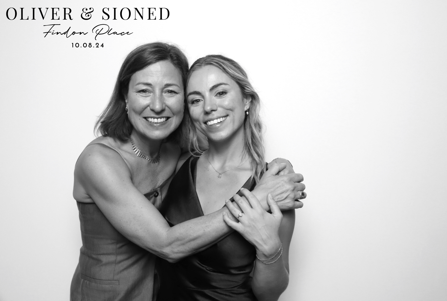 Oliver & Sioned | View more photos from the event at images.mobile-photo-booth.com/u/MobilePhotoBoothUK/Oliver-Sioned