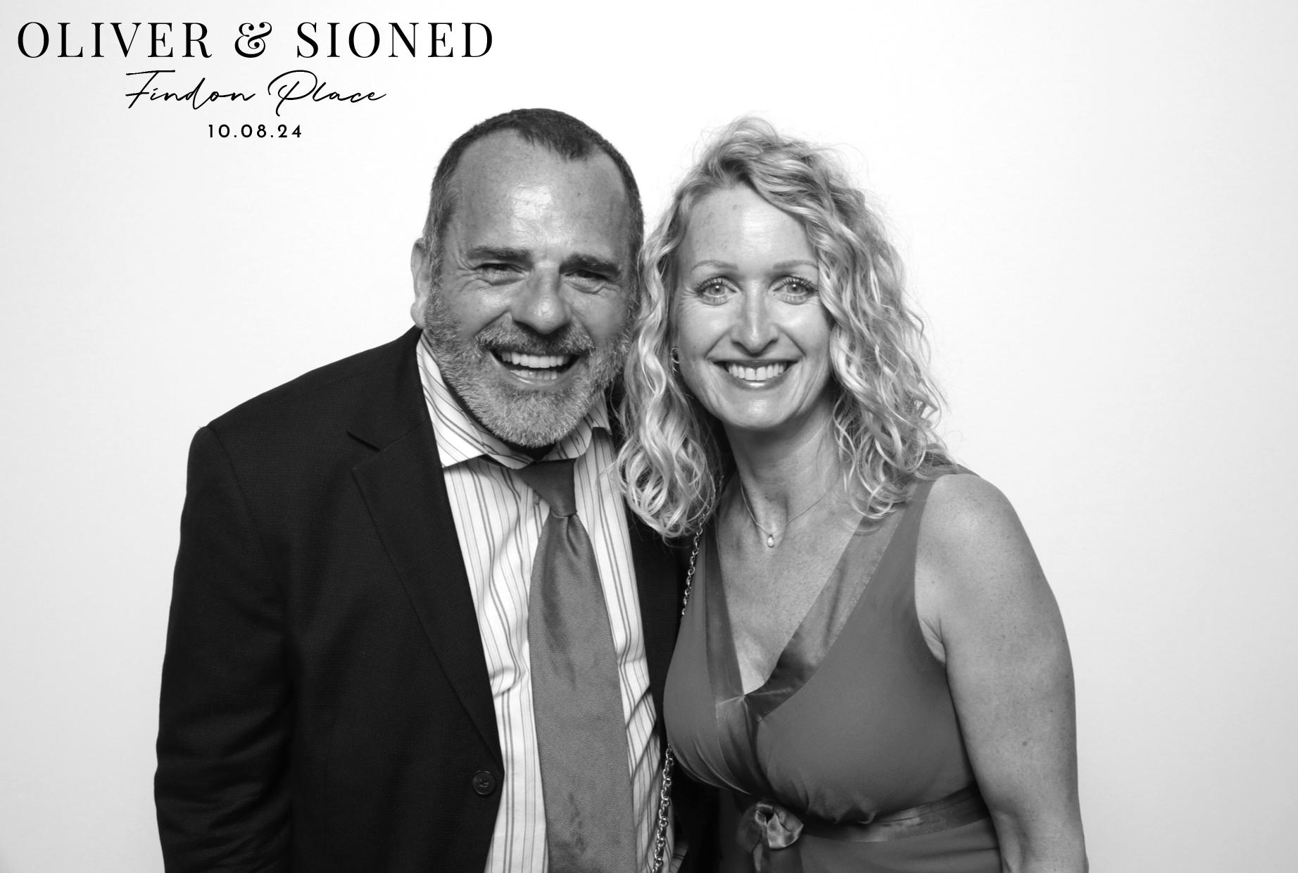 Oliver & Sioned | View more photos from the event at images.mobile-photo-booth.com/u/MobilePhotoBoothUK/Oliver-Sioned