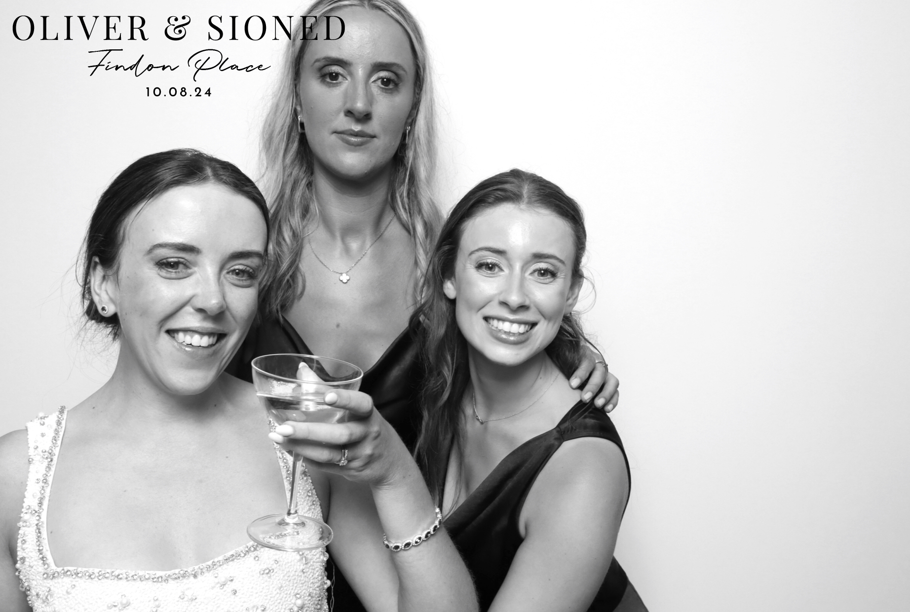 Oliver & Sioned | View more photos from the event at images.mobile-photo-booth.com/u/MobilePhotoBoothUK/Oliver-Sioned