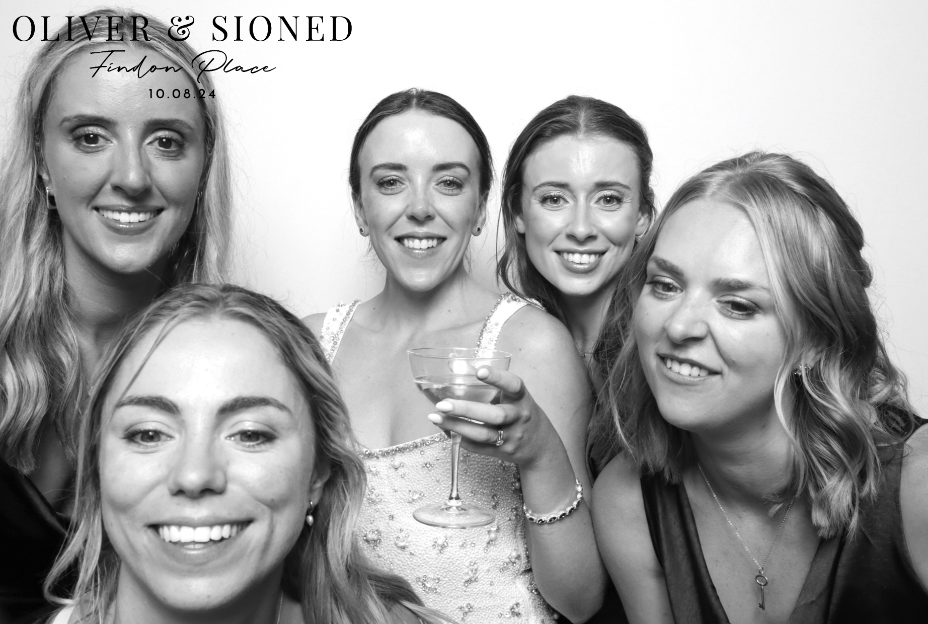Oliver & Sioned | View more photos from the event at images.mobile-photo-booth.com/u/MobilePhotoBoothUK/Oliver-Sioned