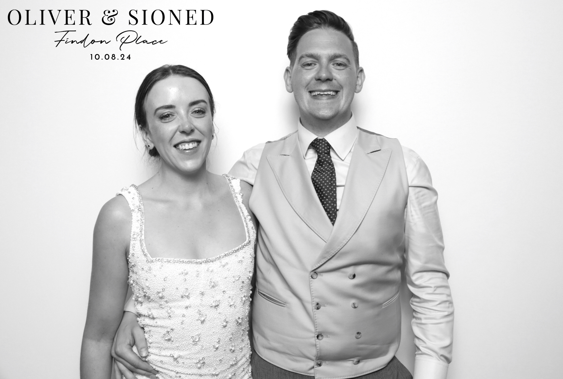 Oliver & Sioned | View more photos from the event at images.mobile-photo-booth.com/u/MobilePhotoBoothUK/Oliver-Sioned