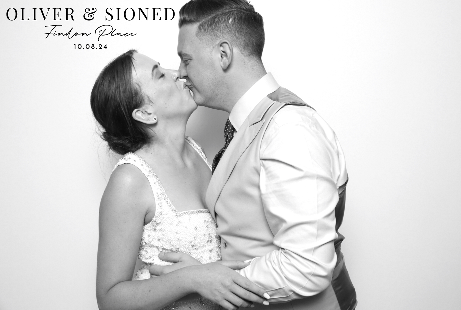 Oliver & Sioned | View more photos from the event at images.mobile-photo-booth.com/u/MobilePhotoBoothUK/Oliver-Sioned