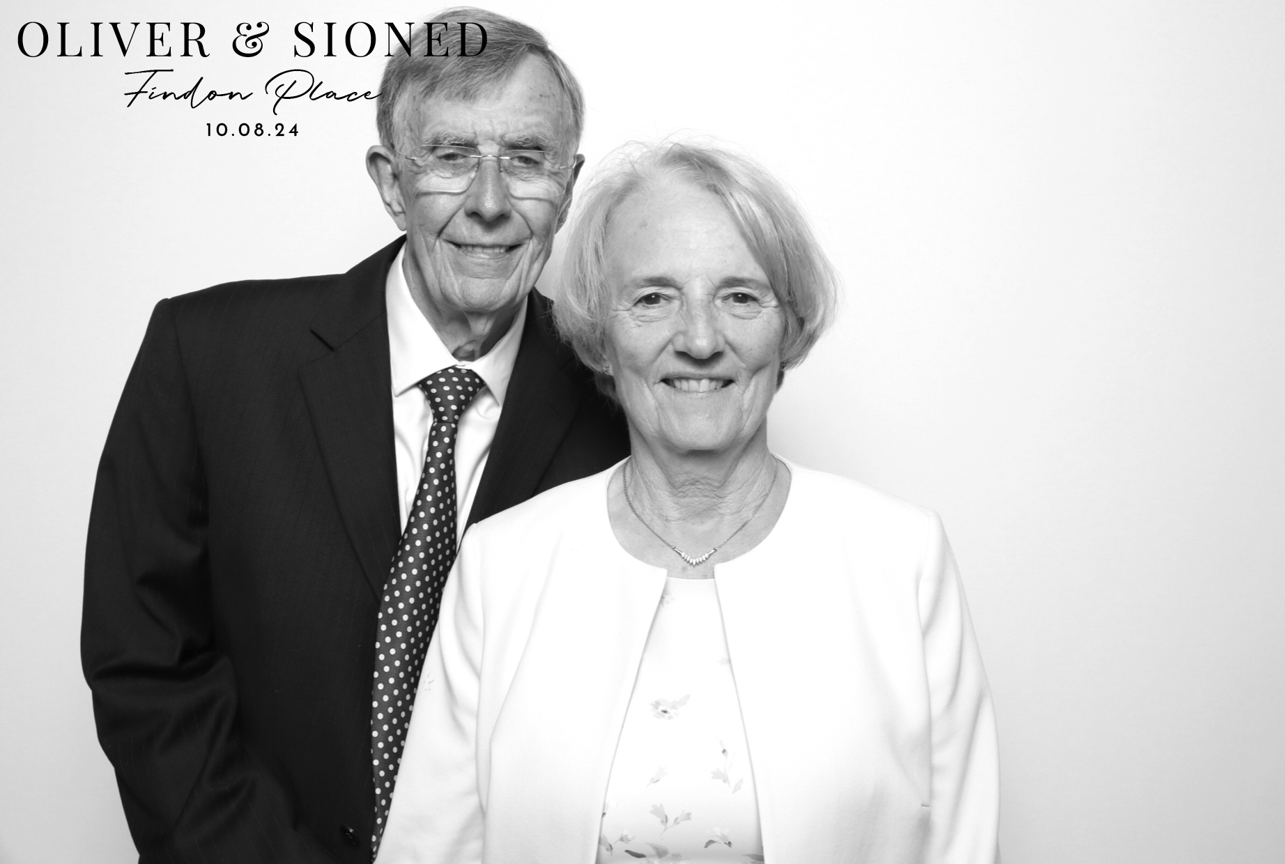 Oliver & Sioned | View more photos from the event at images.mobile-photo-booth.com/u/MobilePhotoBoothUK/Oliver-Sioned