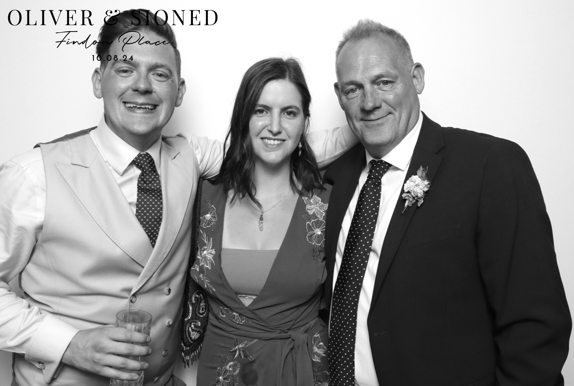 Oliver & Sioned | View more photos from the event at images.mobile-photo-booth.com/u/MobilePhotoBoothUK/Oliver-Sioned