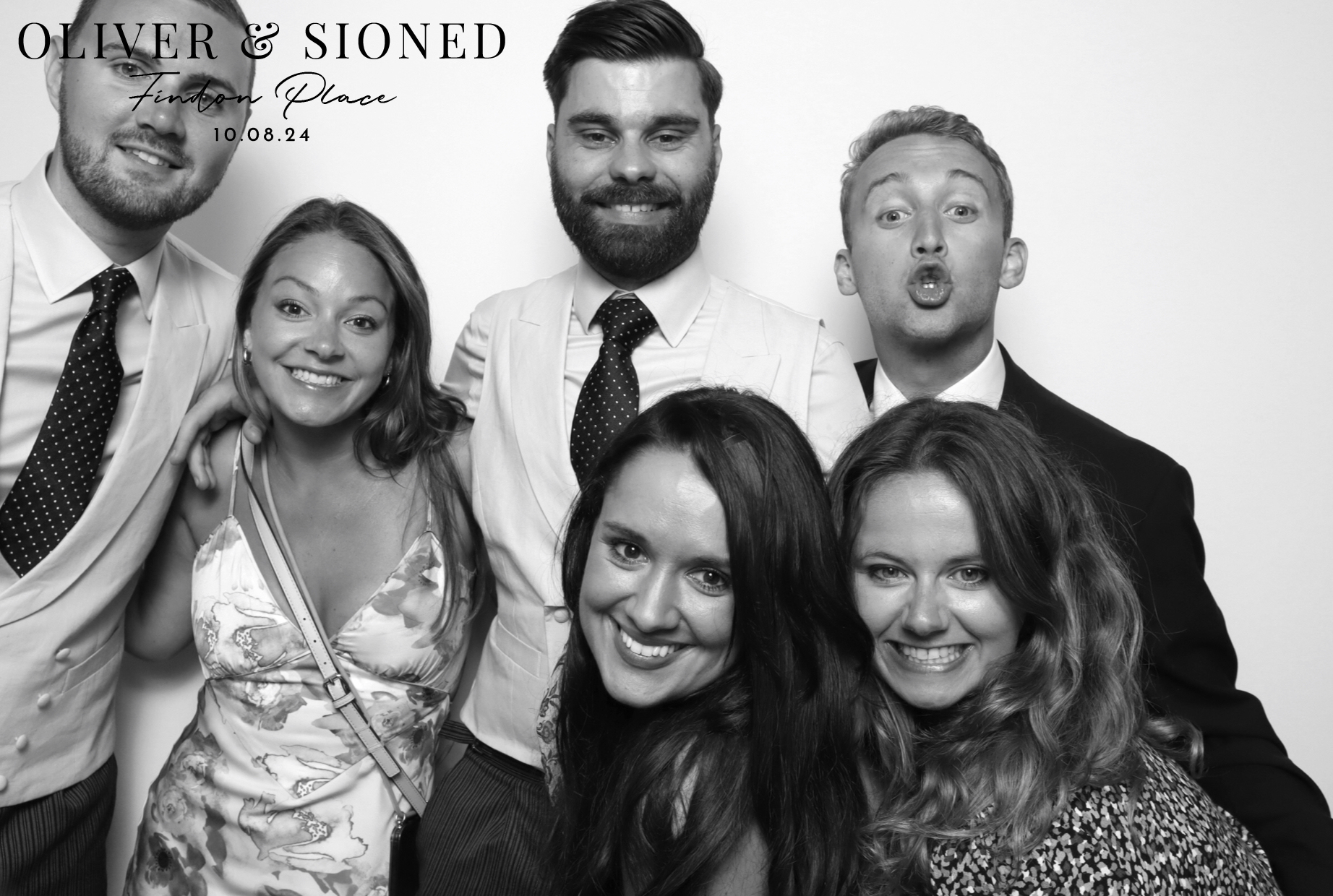 Oliver & Sioned | View more photos from the event at images.mobile-photo-booth.com/u/MobilePhotoBoothUK/Oliver-Sioned