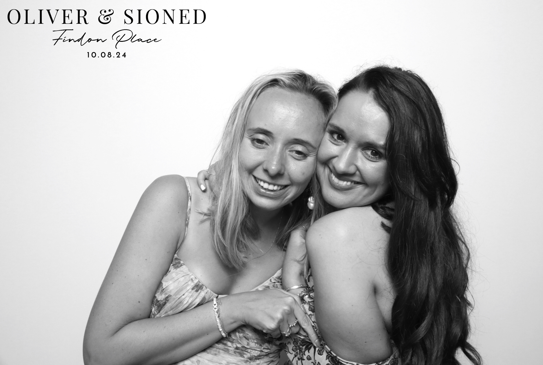 Oliver & Sioned | View more photos from the event at images.mobile-photo-booth.com/u/MobilePhotoBoothUK/Oliver-Sioned