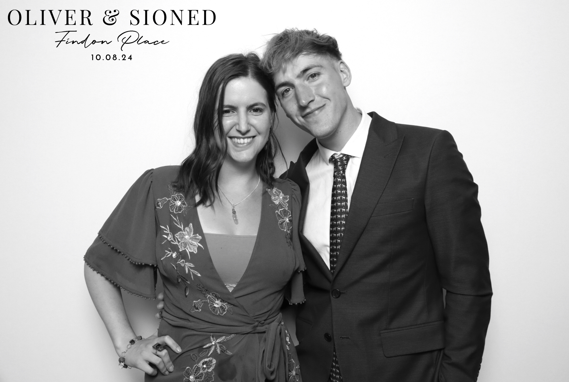 Oliver & Sioned | View more photos from the event at images.mobile-photo-booth.com/u/MobilePhotoBoothUK/Oliver-Sioned