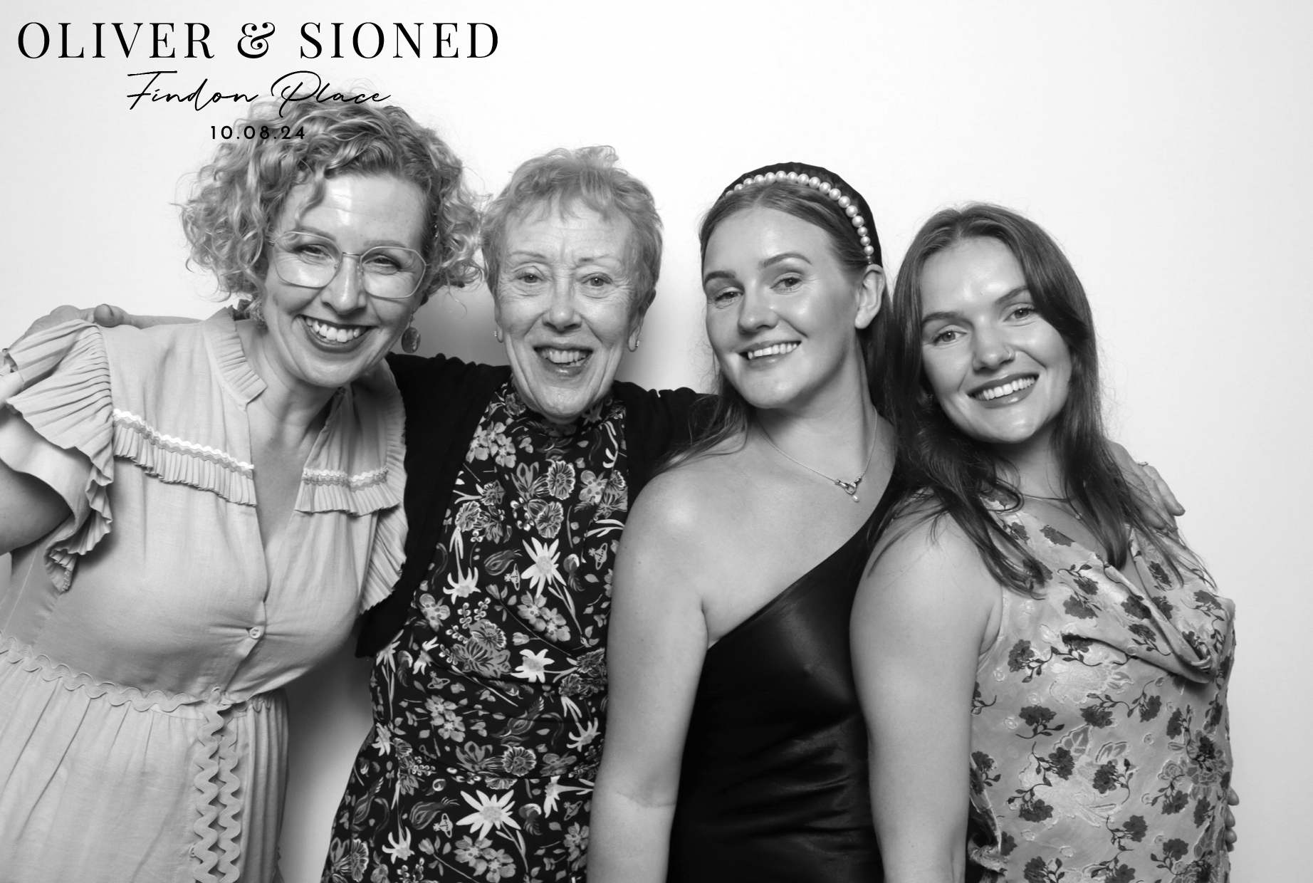 Oliver & Sioned | View more photos from the event at images.mobile-photo-booth.com/u/MobilePhotoBoothUK/Oliver-Sioned