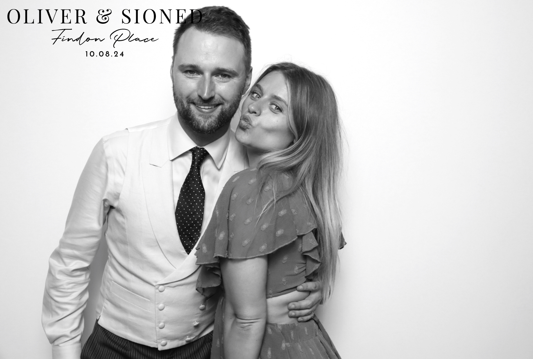 Oliver & Sioned | View more photos from the event at images.mobile-photo-booth.com/u/MobilePhotoBoothUK/Oliver-Sioned