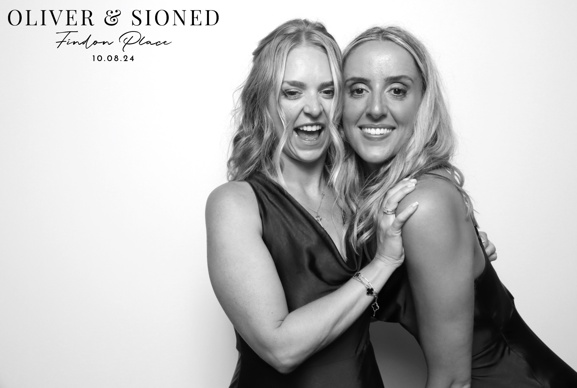 Oliver & Sioned | View more photos from the event at images.mobile-photo-booth.com/u/MobilePhotoBoothUK/Oliver-Sioned