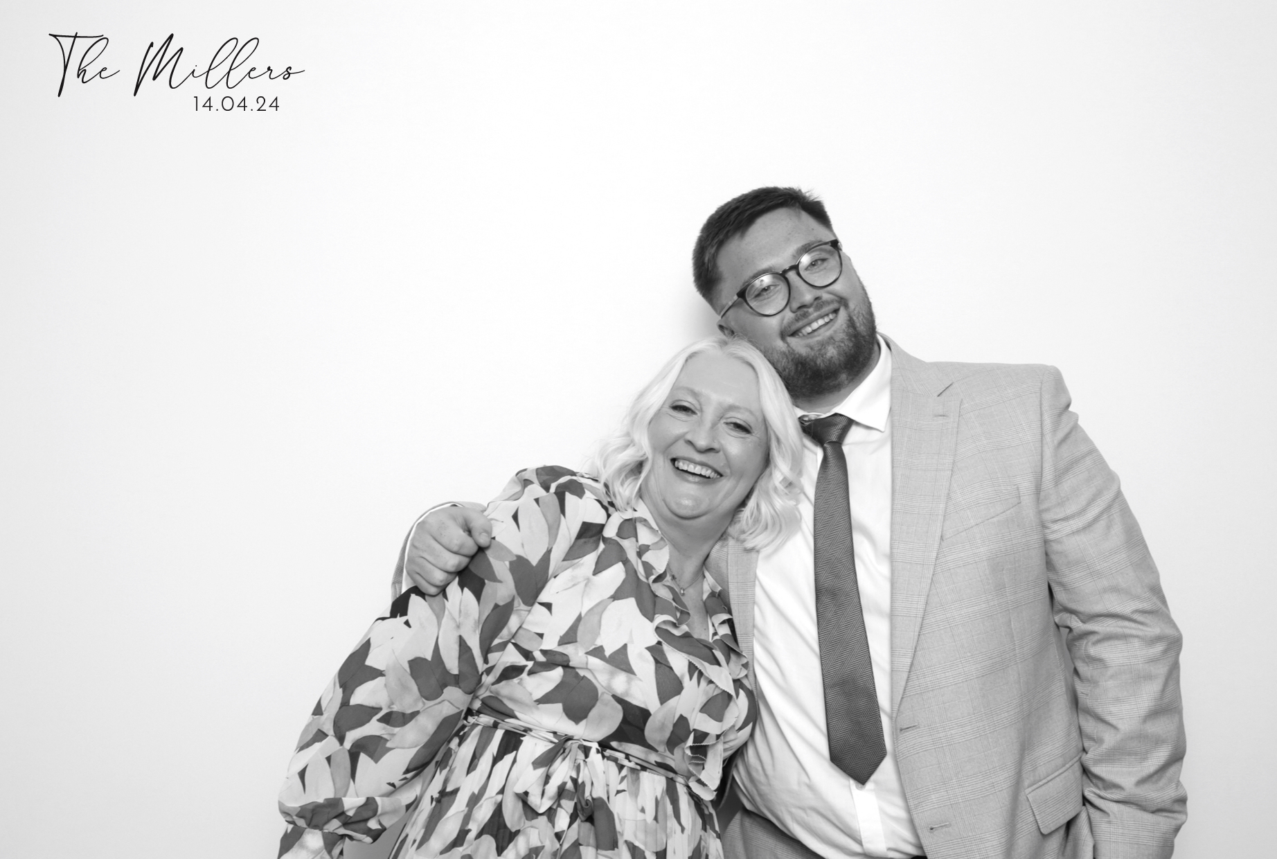 Sophie & Callum | View more photos from the event at images.mobile-photo-booth.com/u/MobilePhotoBoothUK/Sophie-Callum