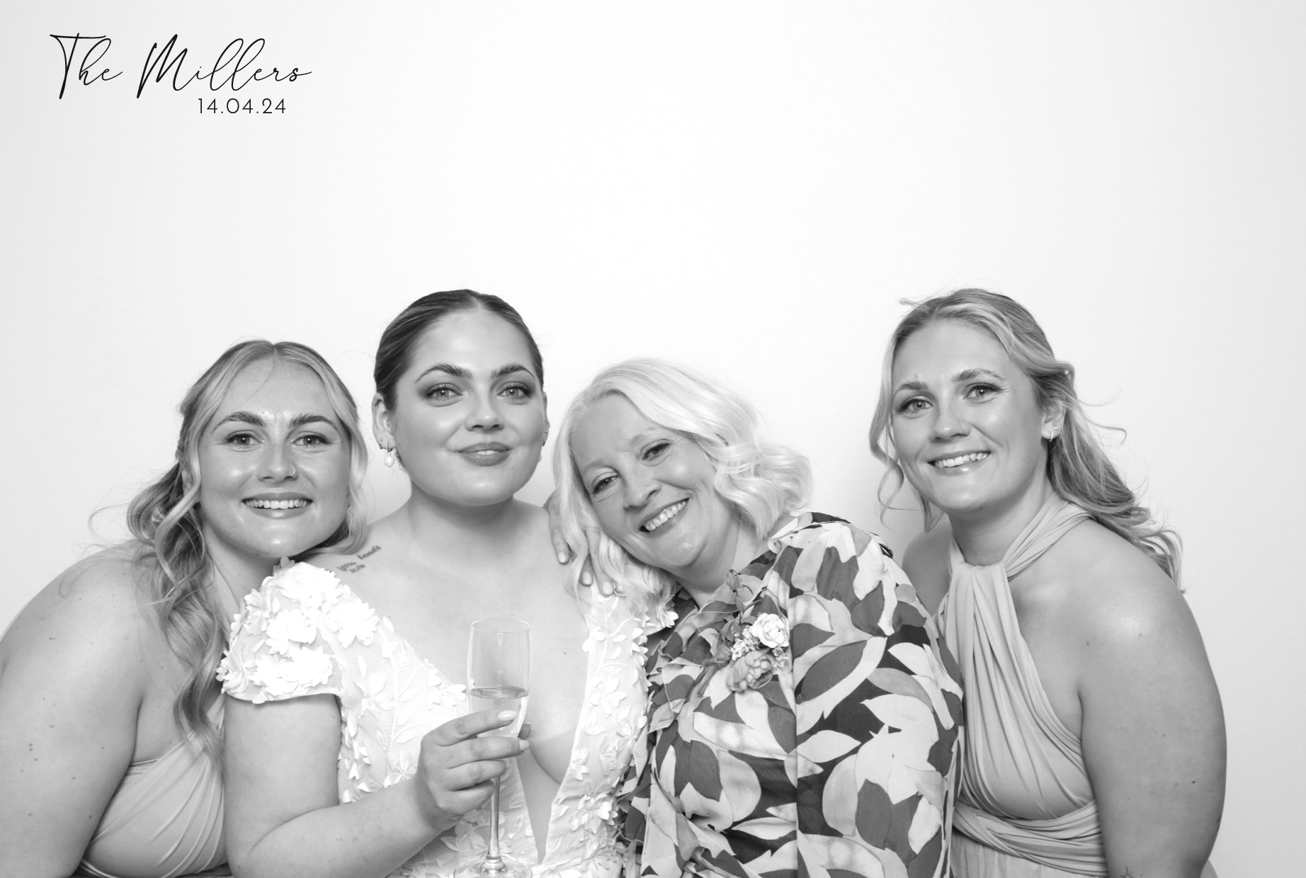 Sophie & Callum | View more photos from the event at images.mobile-photo-booth.com/u/MobilePhotoBoothUK/Sophie-Callum