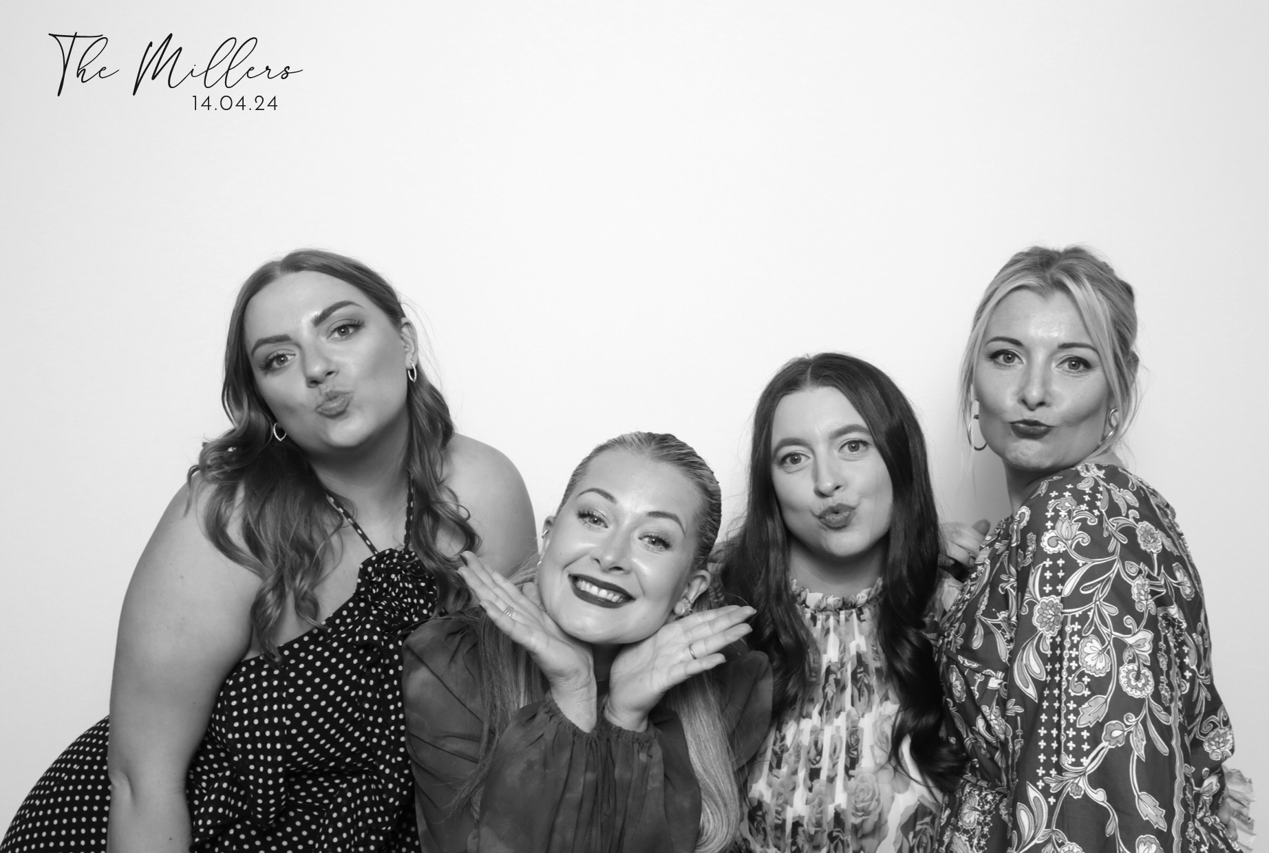 Sophie & Callum | View more photos from the event at images.mobile-photo-booth.com/u/MobilePhotoBoothUK/Sophie-Callum