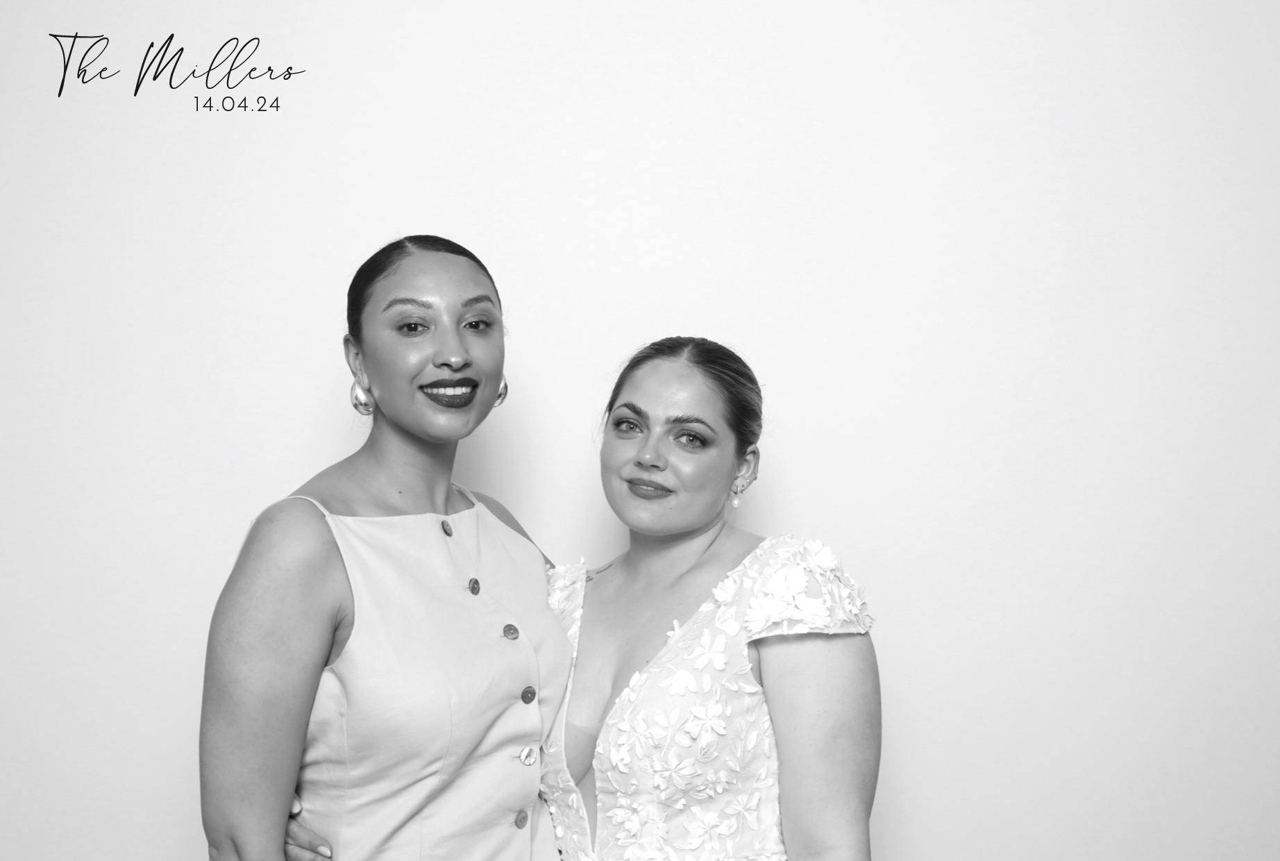 Sophie & Callum | View more photos from the event at images.mobile-photo-booth.com/u/MobilePhotoBoothUK/Sophie-Callum